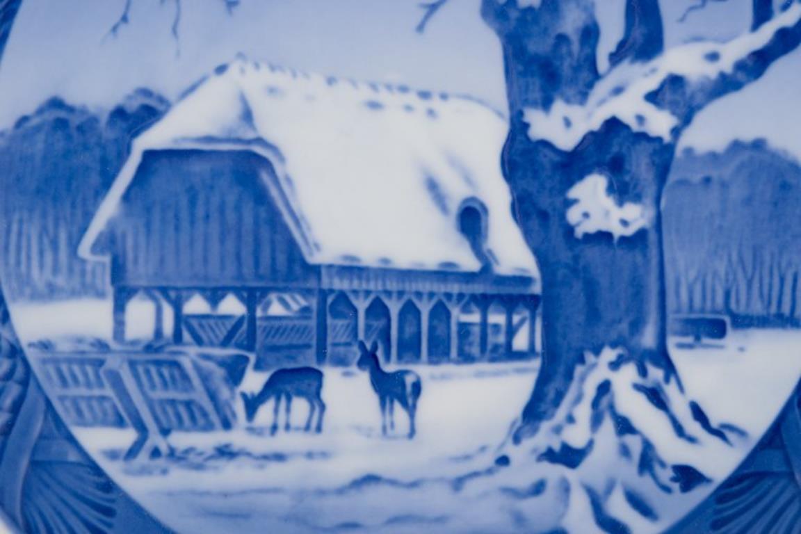 Platos de Navidad de Royal Copenhagen de 1952 y 1956. Pintado a mano en venta