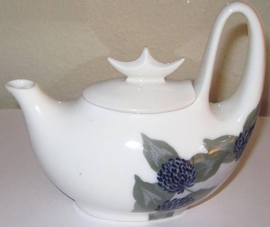Royal Copenhagen coffee pot from 1894 painted by Jenny Meyer. Nice and rare unique piece from March 1894, signed by Jenny Meyer. In perfect condition. Measures: 15 cm x 13.5 cm.