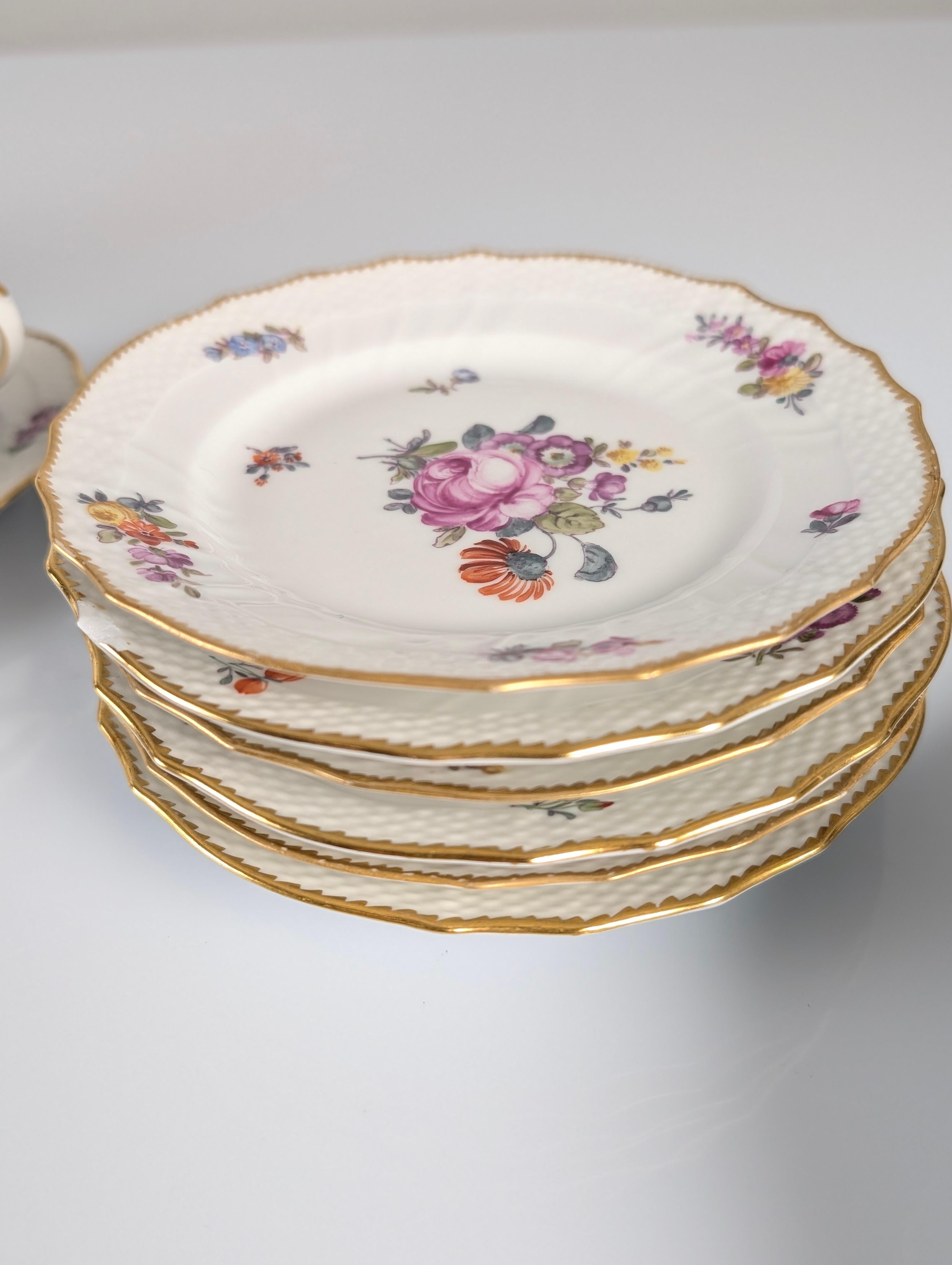 Set da caffè/tè Royal Copenhagen con fiori di Sassonia dipinti a mano 1930 in vendita 3