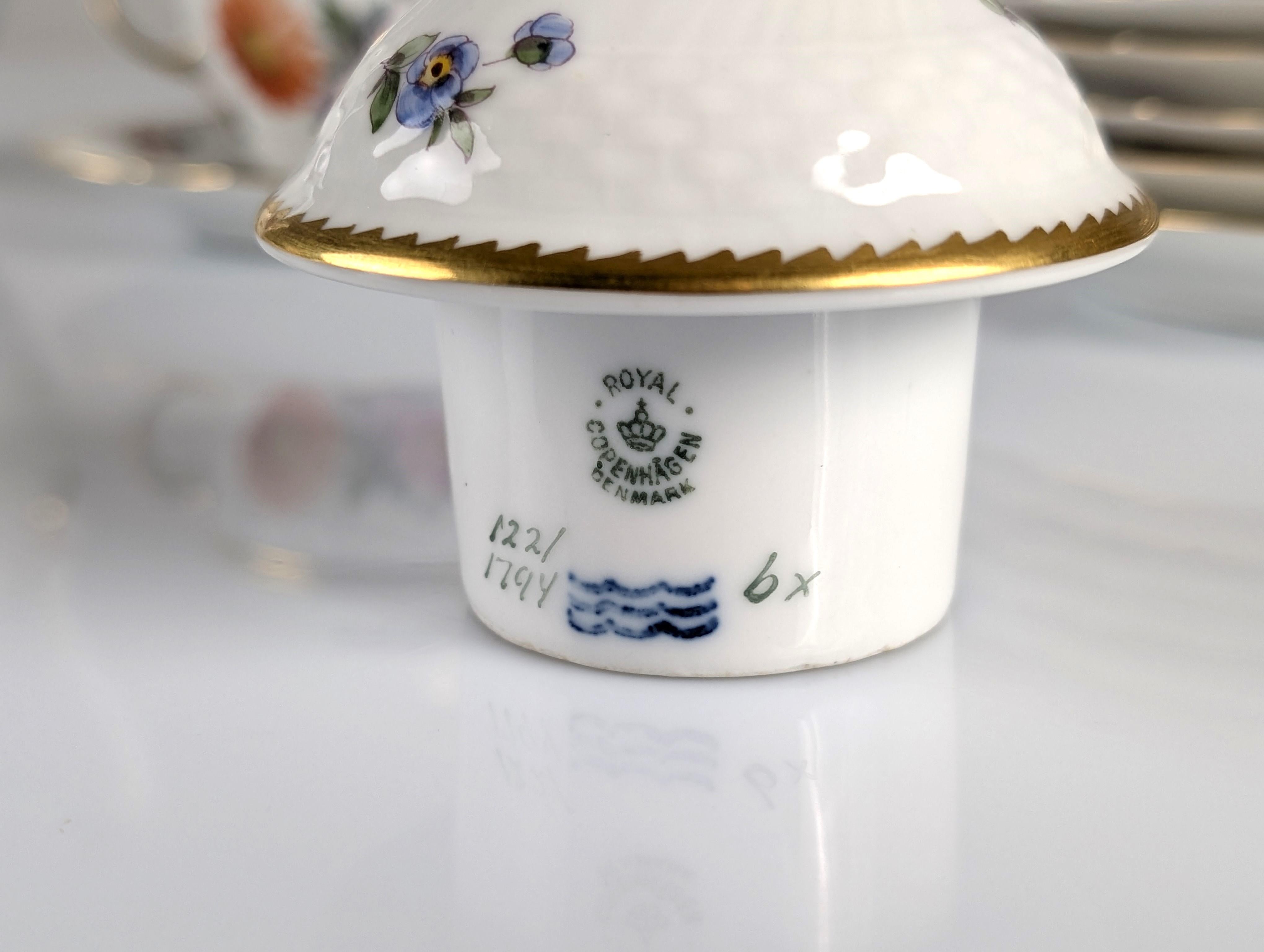 Danese Set da caffè/tè Royal Copenhagen con fiori di Sassonia dipinti a mano 1930 in vendita