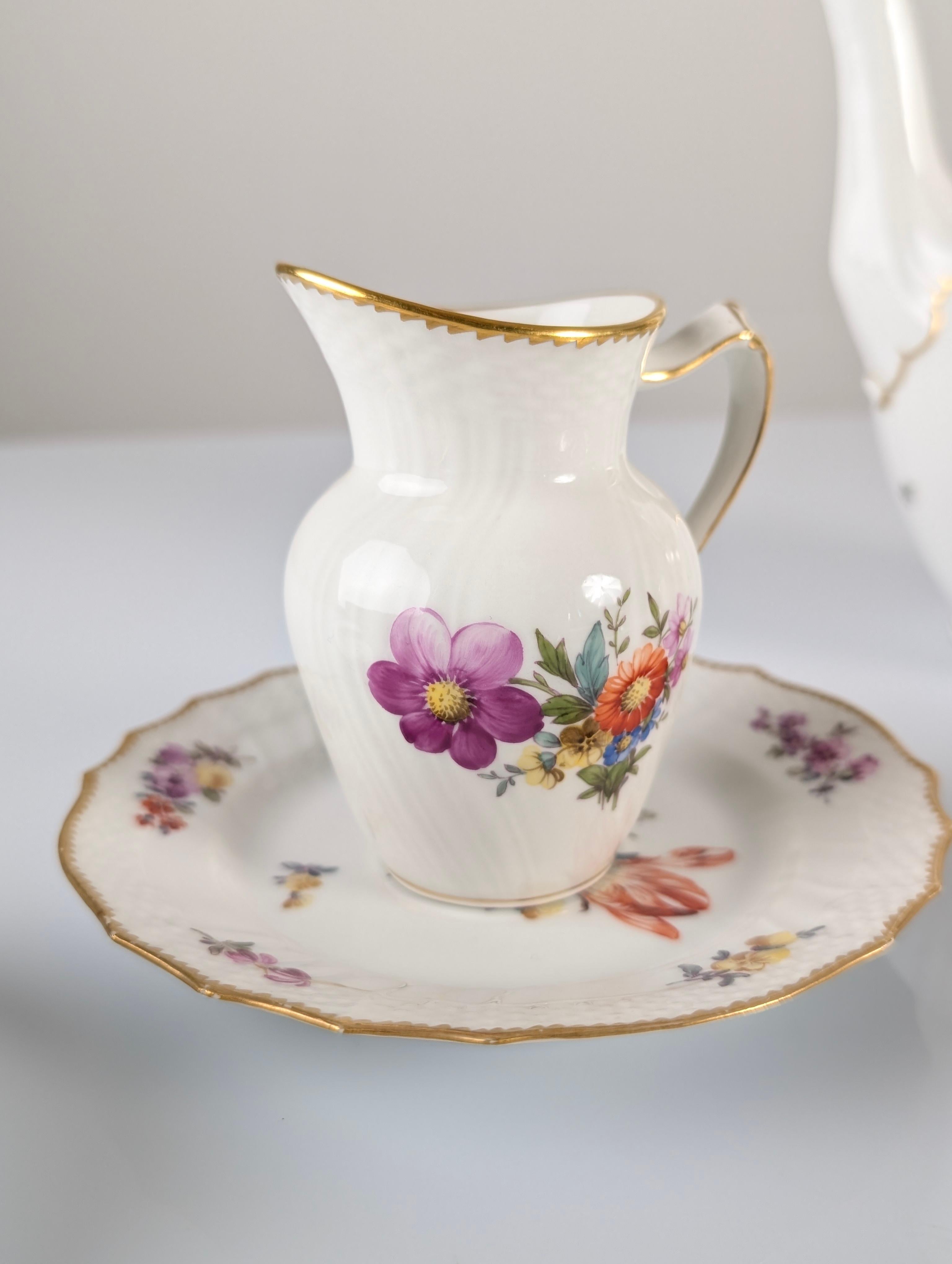 Dipinto a mano Set da caffè/tè Royal Copenhagen con fiori di Sassonia dipinti a mano 1930 in vendita