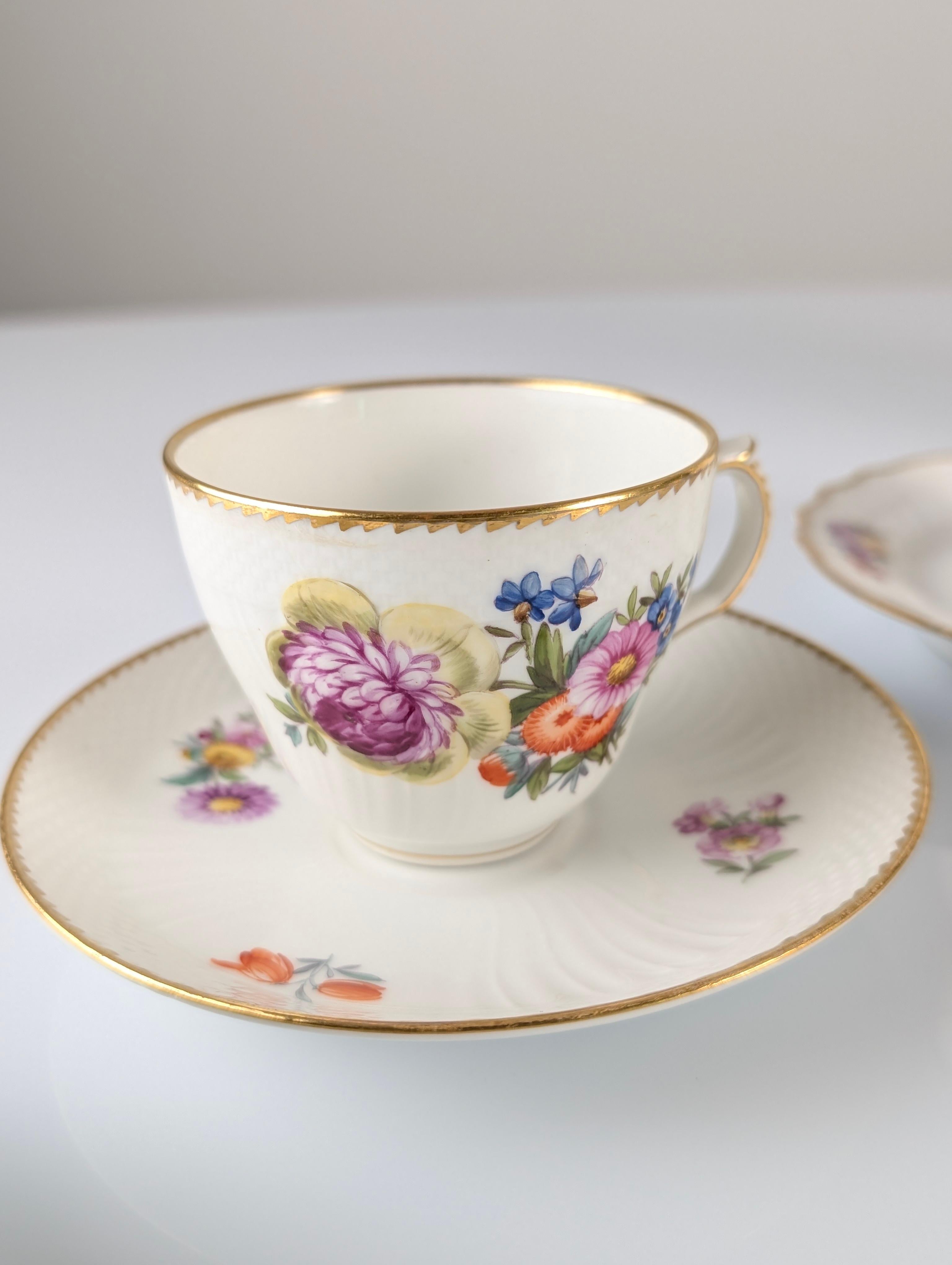 Set da caffè/tè Royal Copenhagen con fiori di Sassonia dipinti a mano 1930 in vendita 1