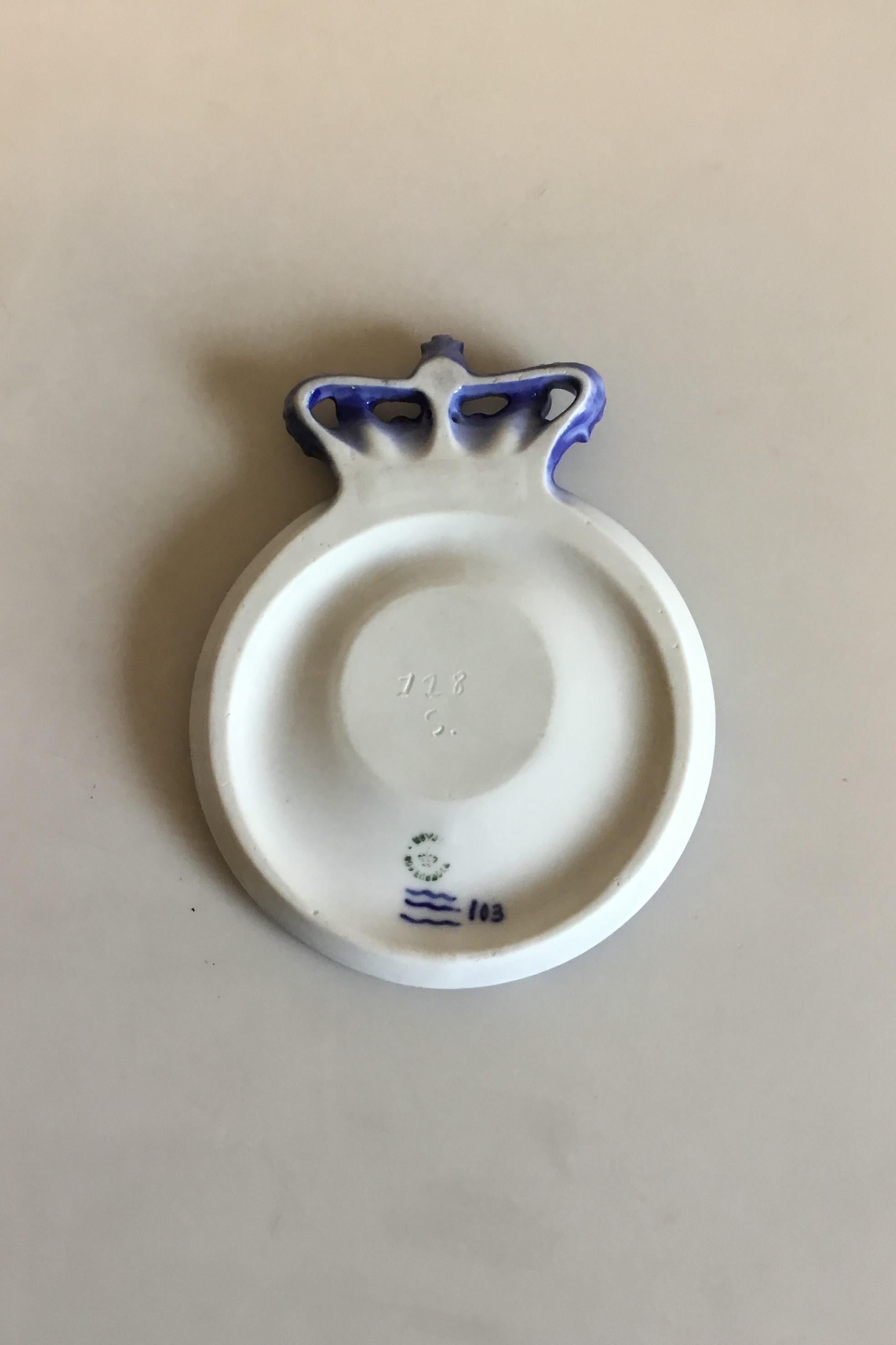 Royal Copenhagen commemorative plate from 1906 RC-CM64. Measures 14 cm / 5 33/64 in. and is in good condition.
 