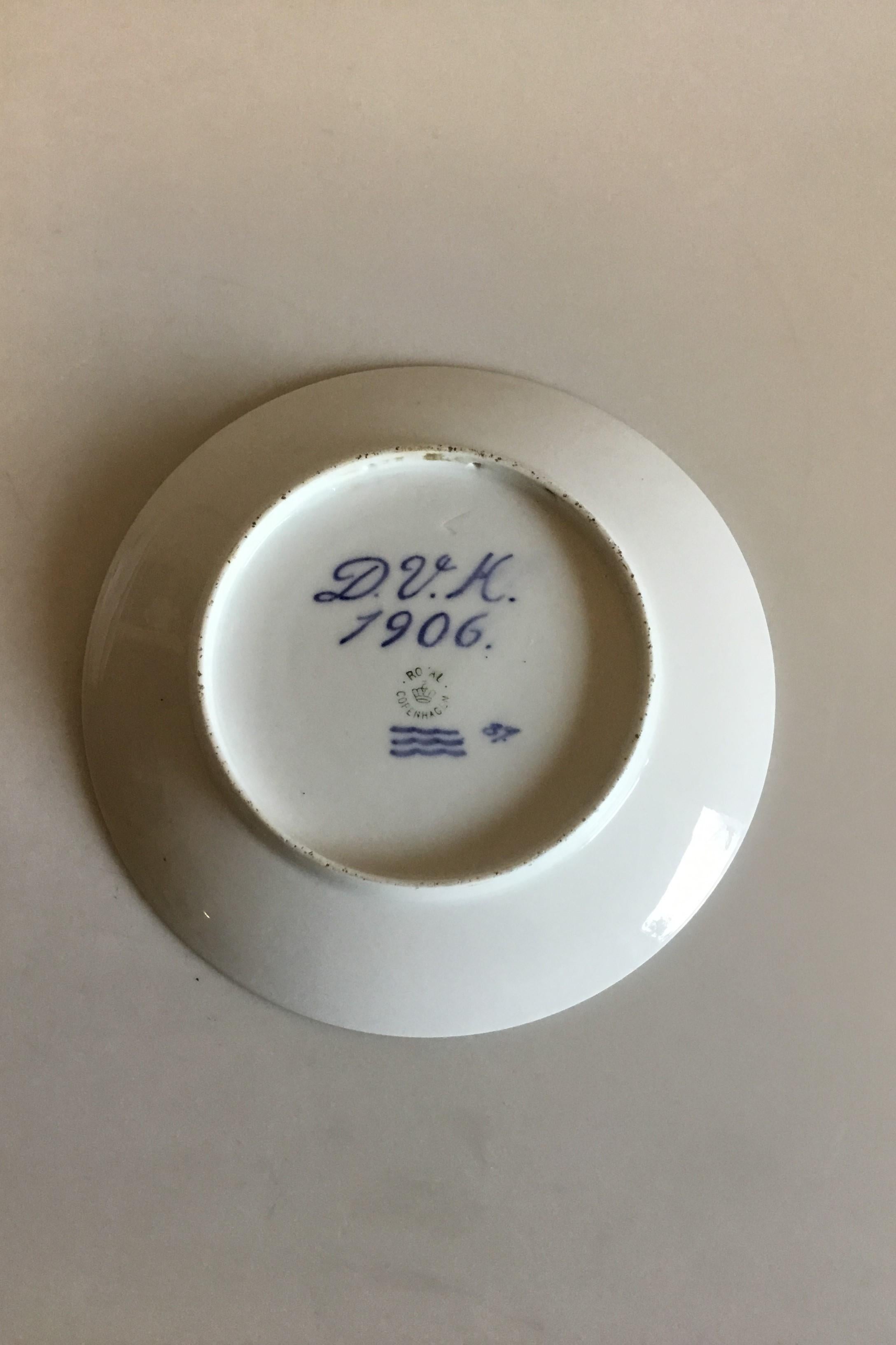 Royal Copenhagen commemorative plate from 1906 RC-CM66. Measures 19.5 cm / 7.43/ 64 in. and is in good condition.
 