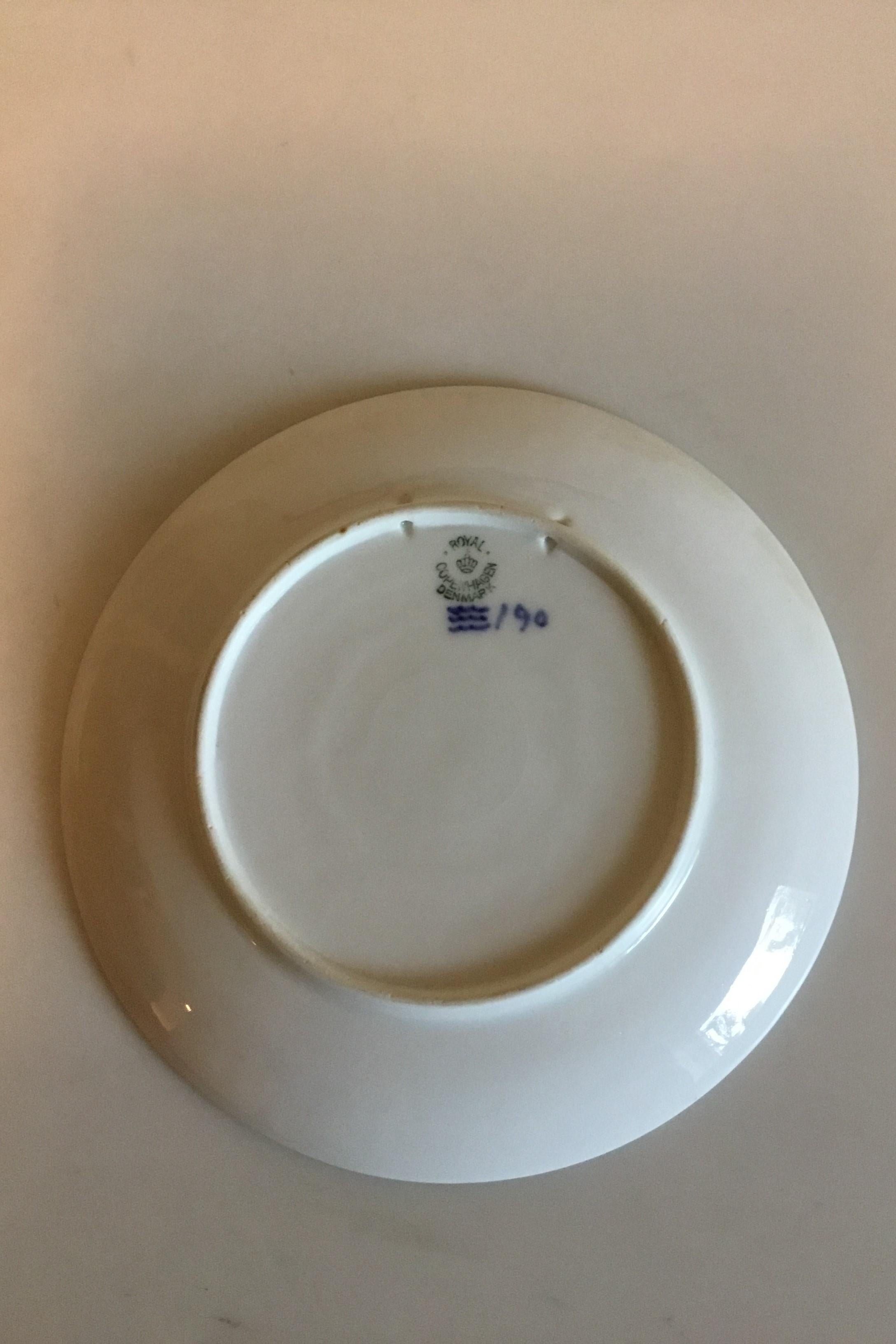 Royal Copenhagen commemorative plate from 1923 RC-CM215. Measures 18 cm / 7 3/32 in. and is in perfect condition.

Child in swaddling clothes. Inscription: PRINSESSE HELENAS BØRNEHJEM DANMARK (Princess Helena's home for children). Made for charity