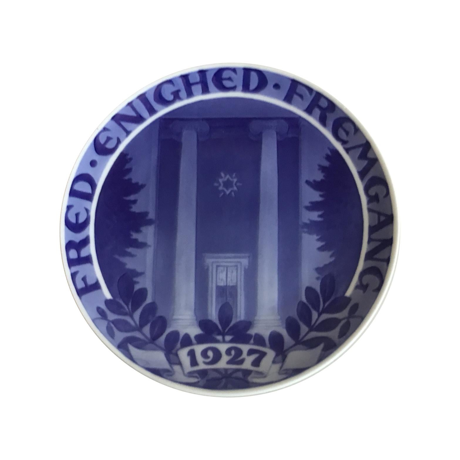 Royal Copenhagen Commemorative Plate from 1927 RC-CM261 For Sale