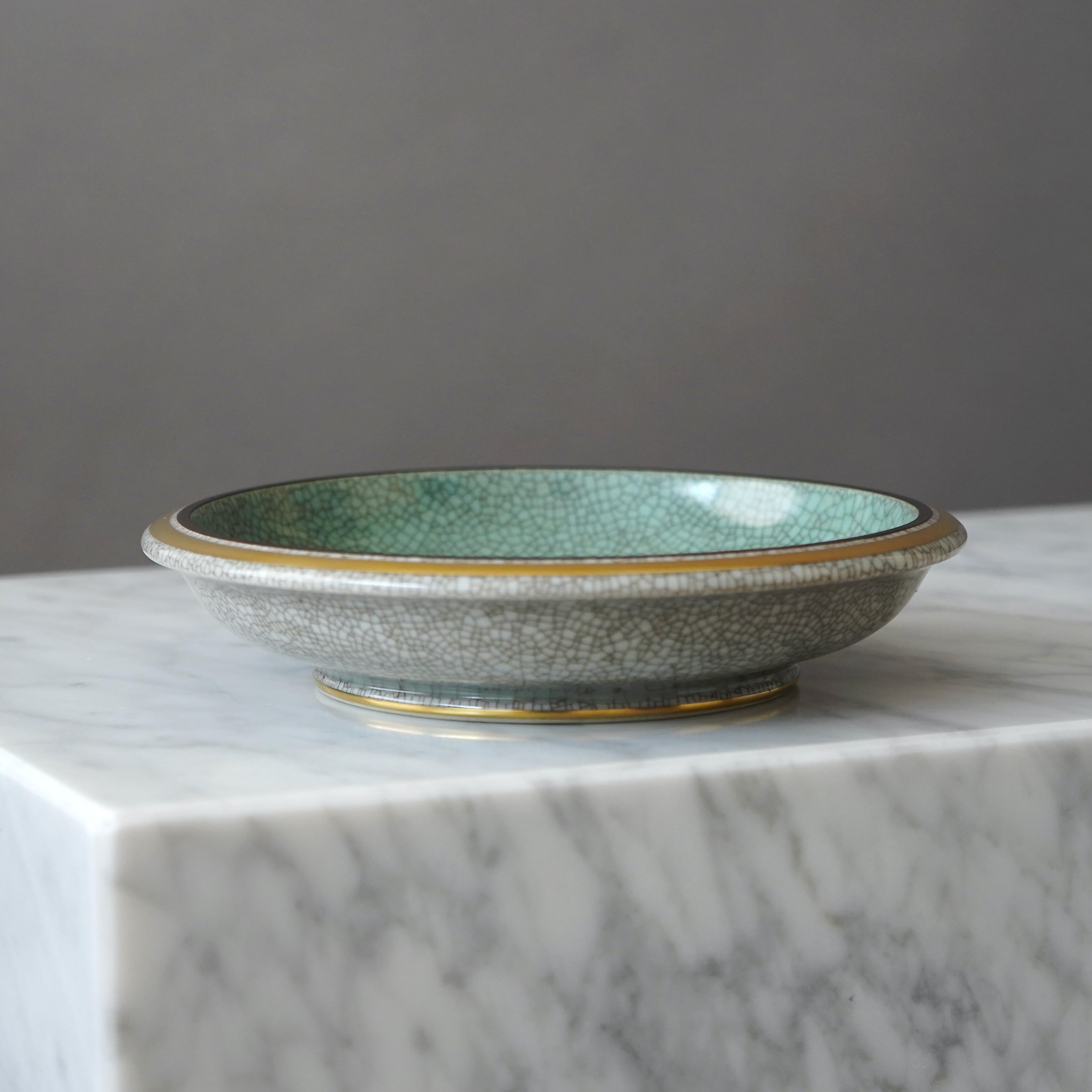 Royal Copenhagen Crackle Glazed Bowl. Thorkild Olsen, Denmark, 1954. Green Gold. In Good Condition For Sale In Malmö, SE