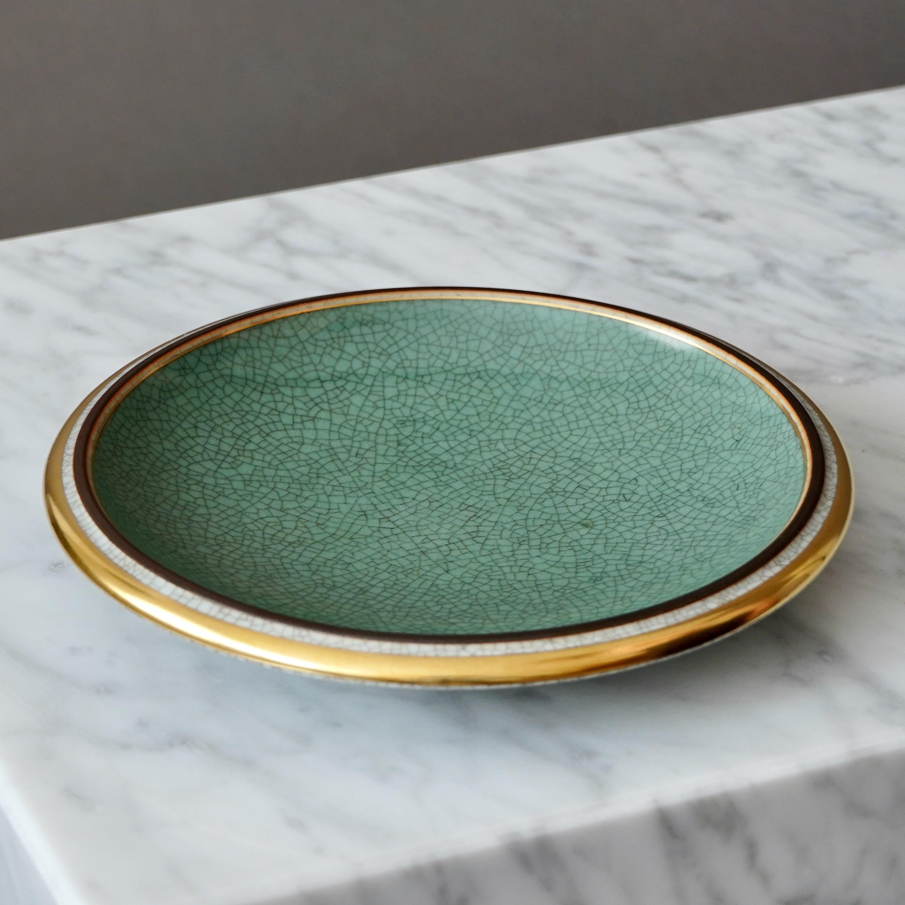 Royal Copenhagen Crackle glasierte Schale. Thorkild Olsen, Dänemark, 1958. Grünes Gold. im Zustand „Gut“ im Angebot in Malmö, SE