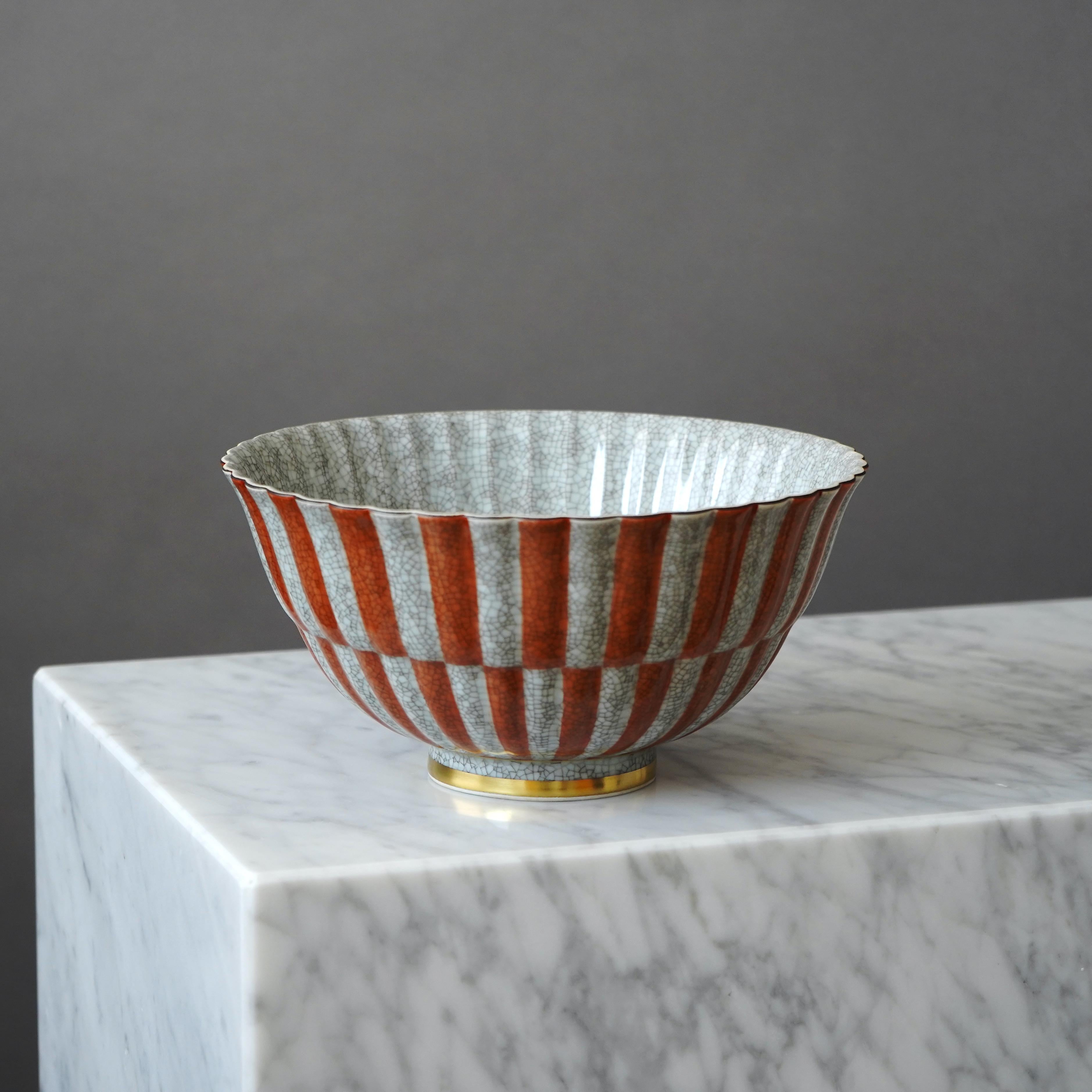 Ceramic Royal Copenhagen Crackle Glazed Bowl. Thorkild Olsen, Denmark, 1962. For Sale