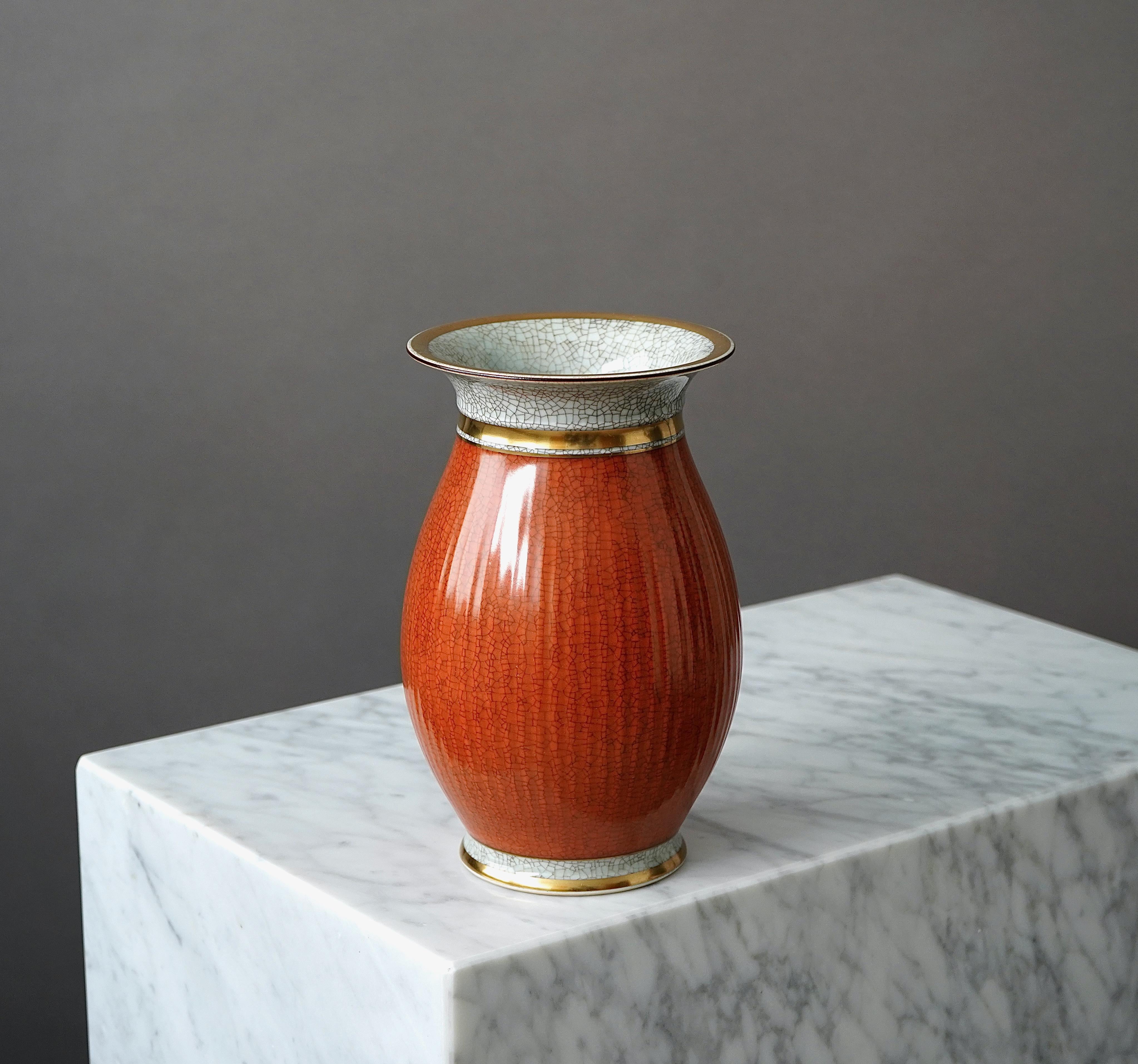 Elegant Royal Copenhagen crackle glazed vase with gilded banding on neck and base.
Designed by THORKILD OLSEN (1890-1973) for ROYAL COPENHAGEN. Made in Denmark, 1958.

Great condition. Makers marks on base of vase.