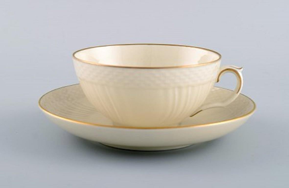 Porcelain Royal Copenhagen Creme Curved Tea Service for Eight People, Mid-20th Century For Sale
