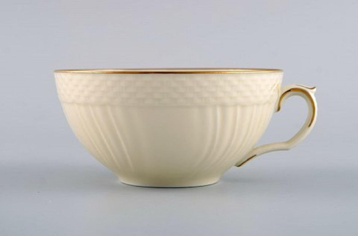 Royal Copenhagen Creme Curved Tea Service for Eight People, Mid-20th Century For Sale 1