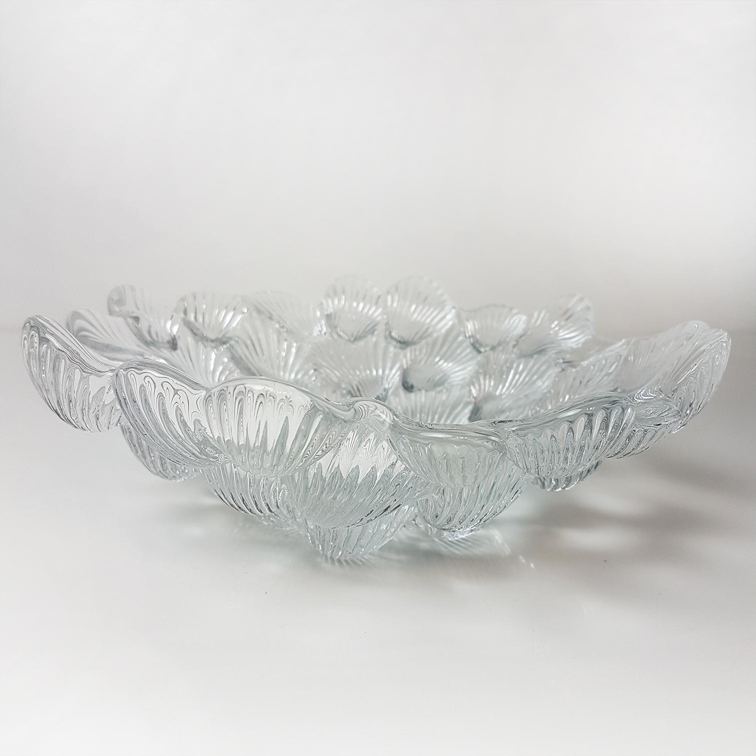 Royal Copenhagen crystal relief molded musling shell bowl.
Designed by Per Lutkin a high-end piece of the late 20th century.
The heavy bowl composed of high relief shells. With an irregular rim.
 
In very good condition with no chips, cracks or