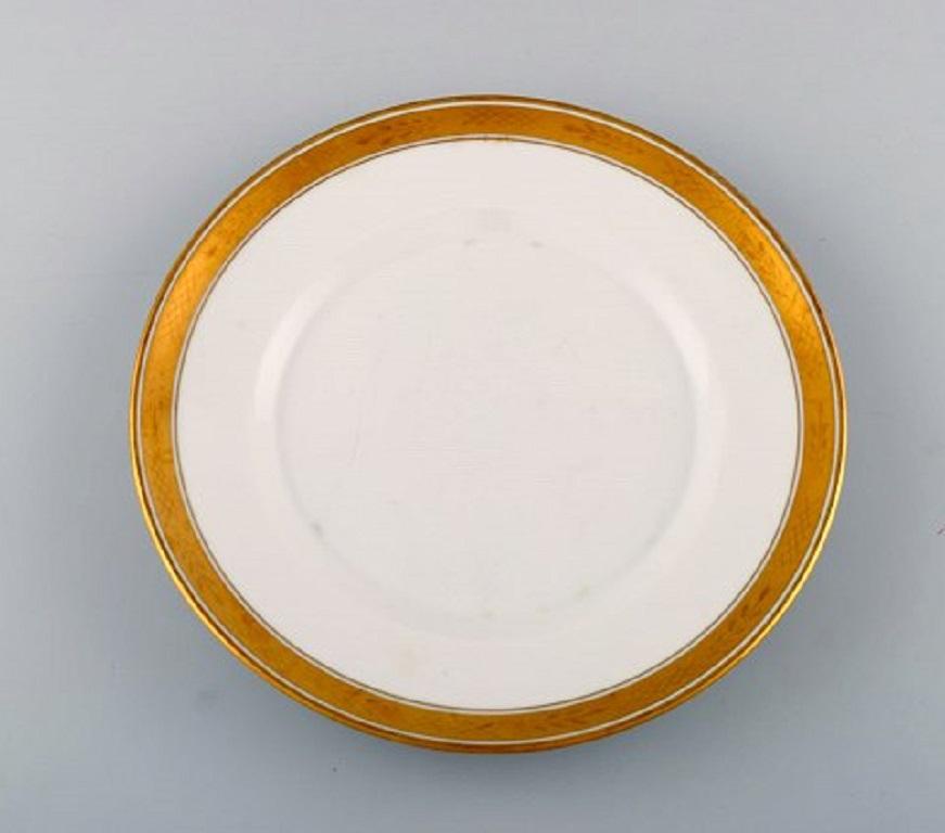 Royal Copenhagen Dagmar, white. 10 porcelain lunch plates with gold edge. Model number 607/9589.
Diameter: 22 cm.
1st factory quality.
In very good condition.
Stamped.
