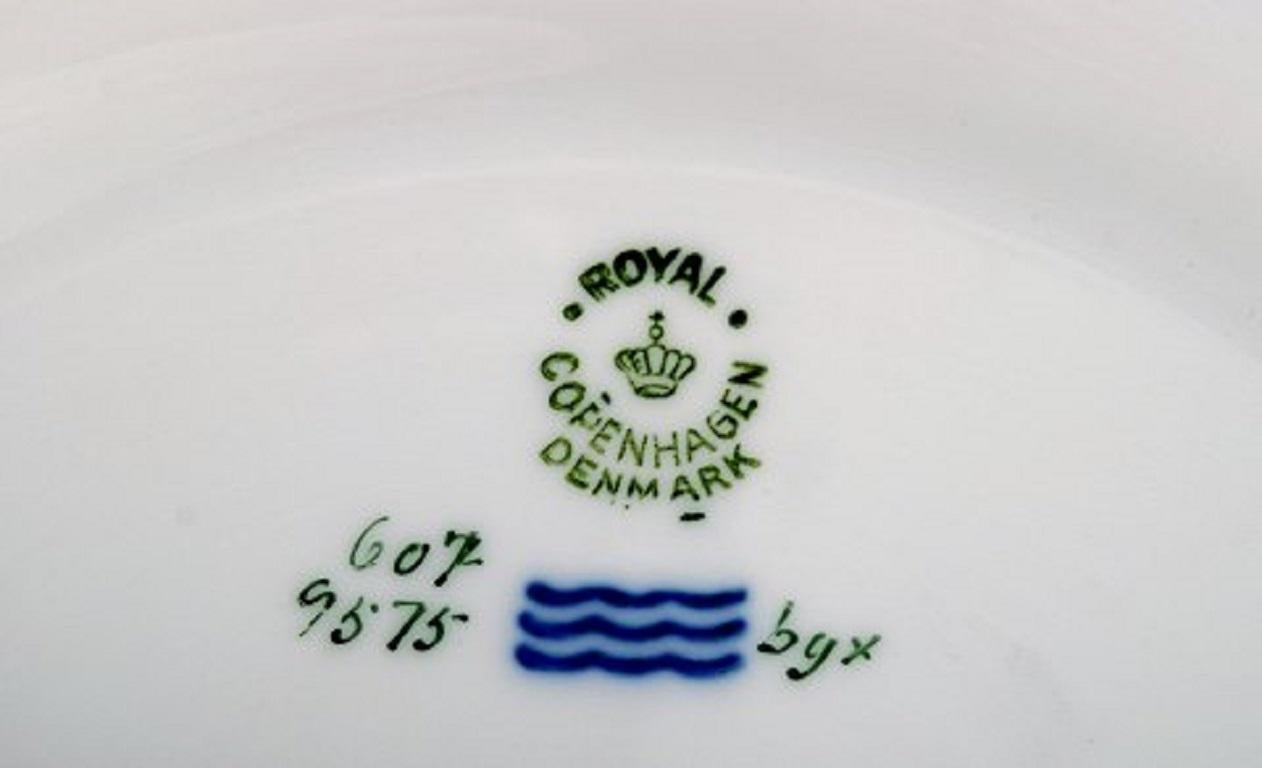 Royal Copenhagen Dagmar, White, Porcelain Lidded Tureen with Gold Edge For Sale 2