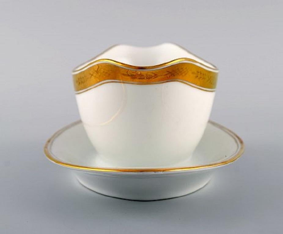 Royal Copenhagen Dagmar, white. Porcelain sauce boat with gold edge. Model number 607/9344.
Measures: 23 x 8.5 cm.
1st factory quality.
In very good condition.
Stamped.