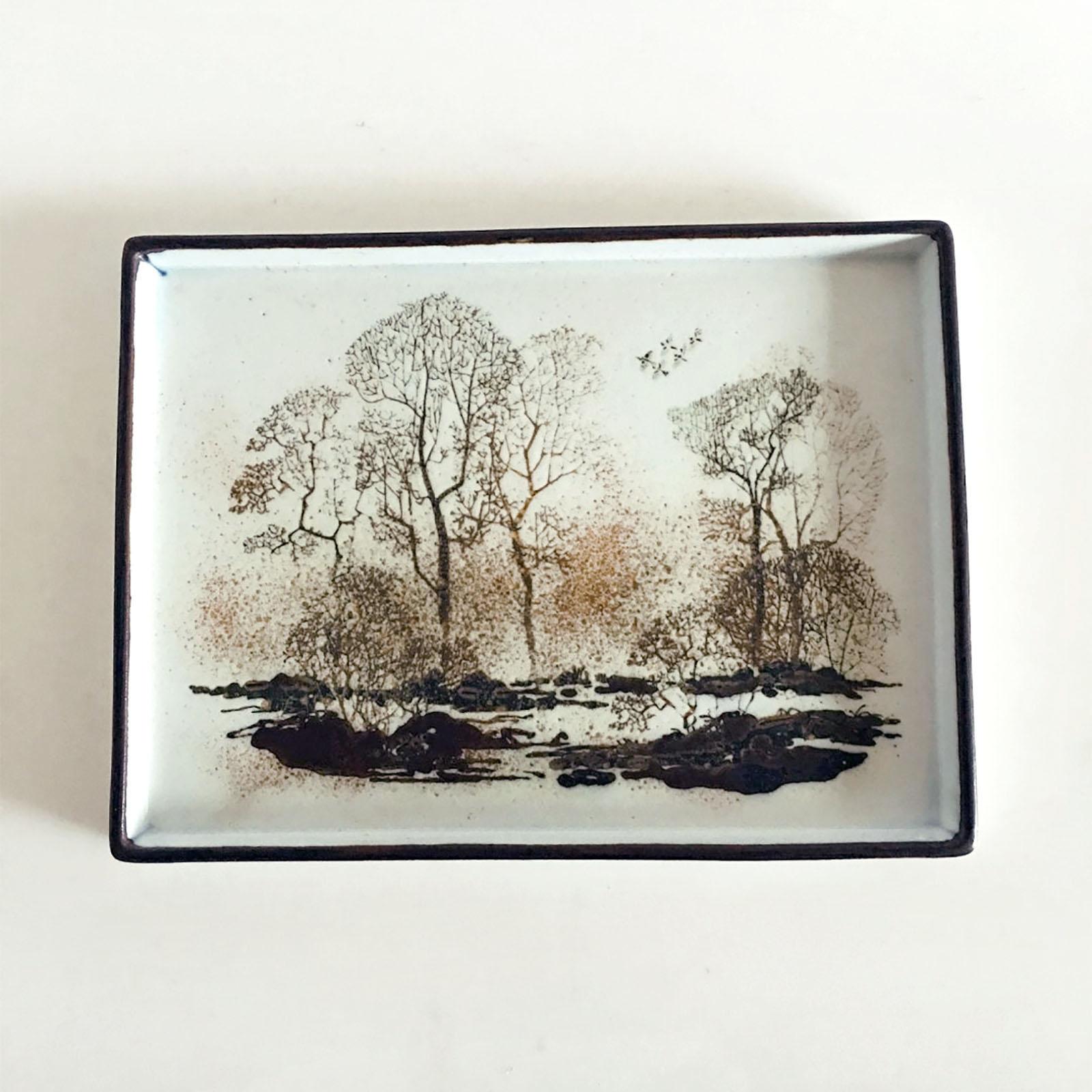 Royal Copenhagen Diana Faience tray designed by the famous Danish designer Nils Thorsson.
Marked to the backside. Excellent condition, retains vintage hangings, marked. Not anymore in production.

Dimensions: 29 cm x 22 cm.