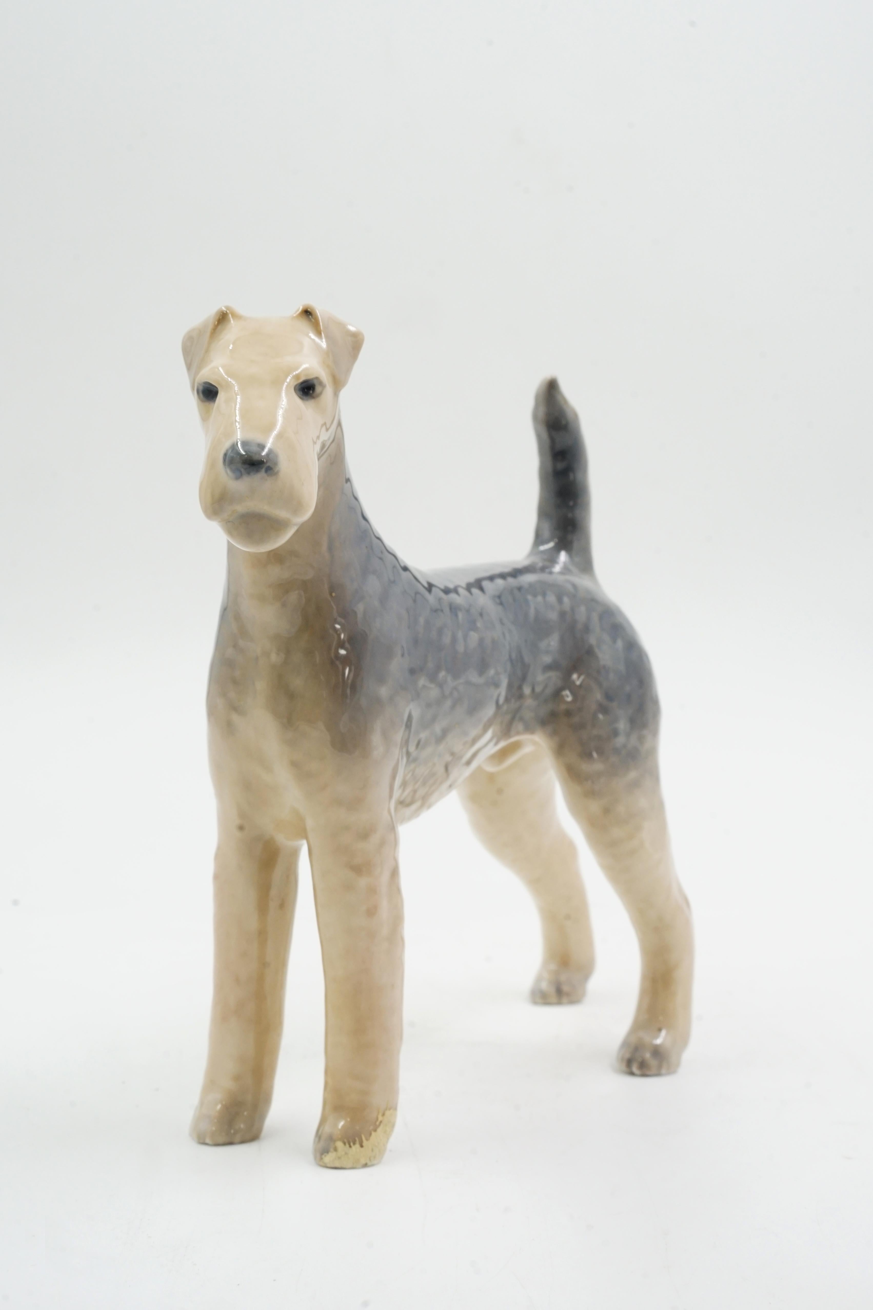 Escultura de cerámica de perro Royal Copenhagen mediados del siglo XX en venta