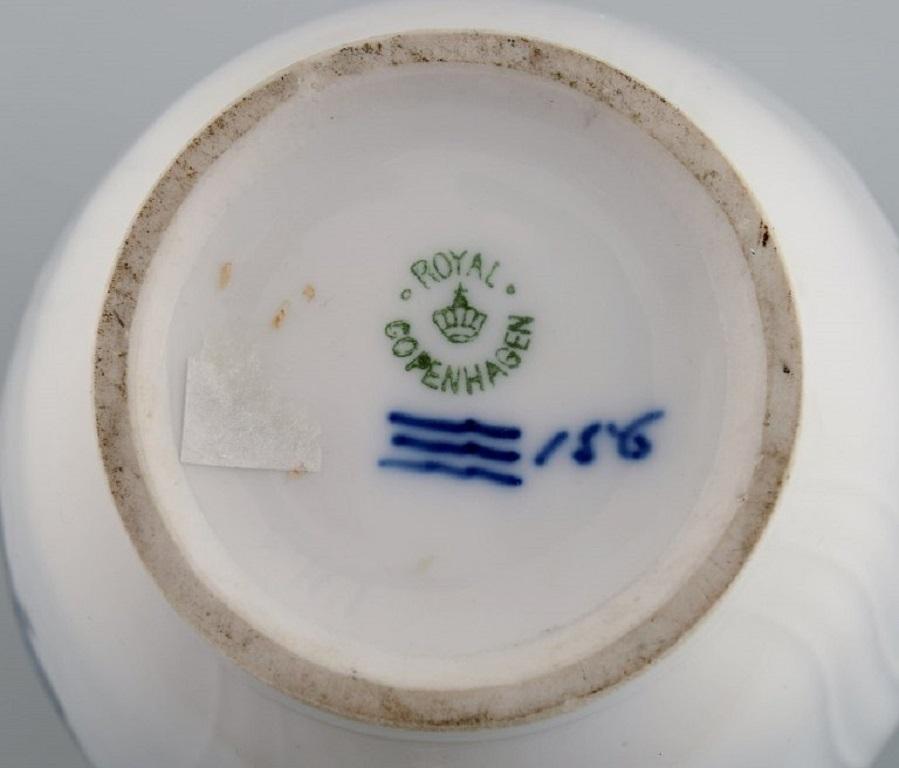 Royal Copenhagen Easter Lidded Jar in Hand-Painted Porcelain, 1919 For Sale 3