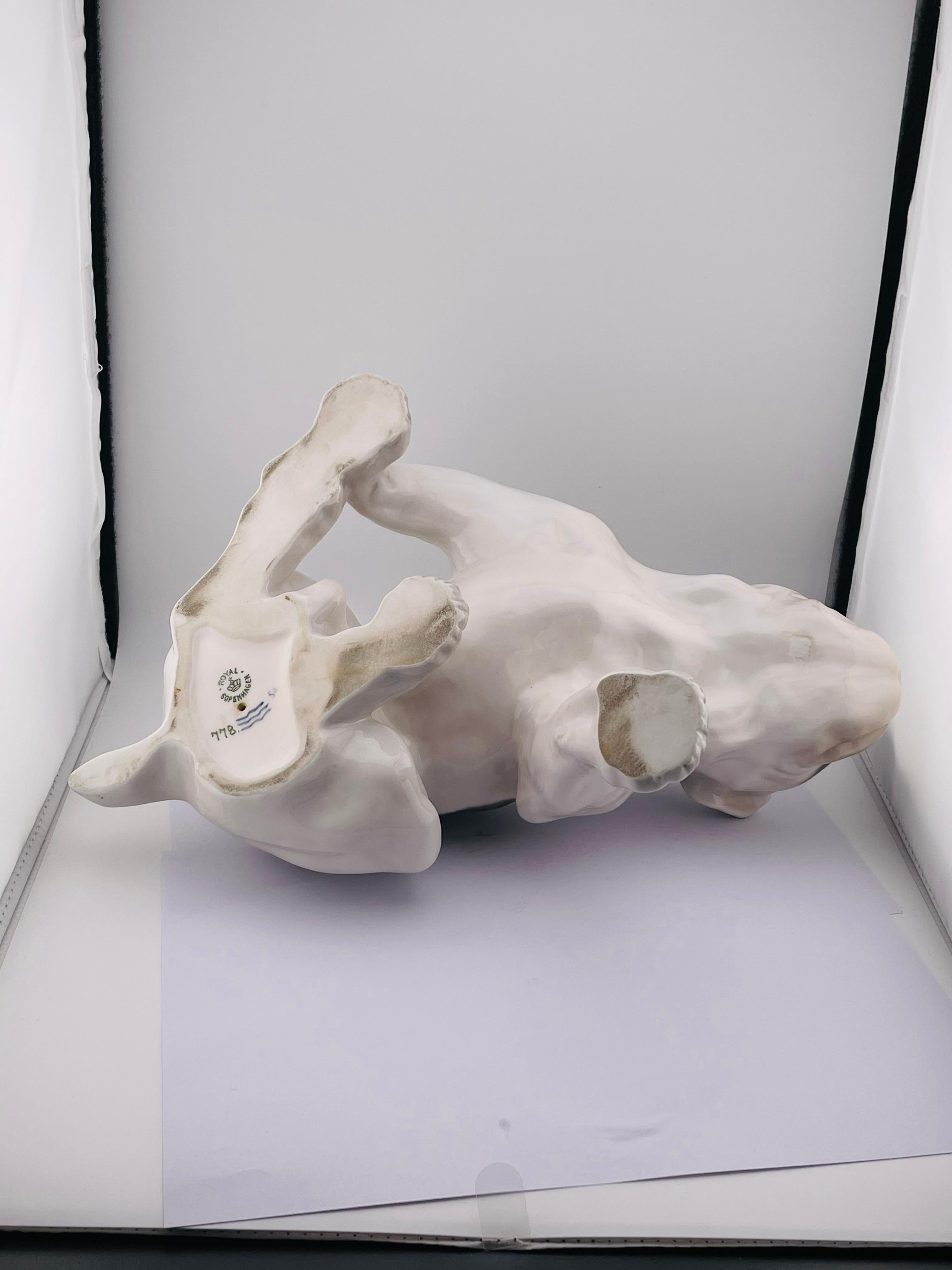 Figurina di bulldog inglese di Royal Copenhagen Tipo: Sottosmalto Design/One: Knud Kyhn In condizioni buone in vendita a Berlin, DE