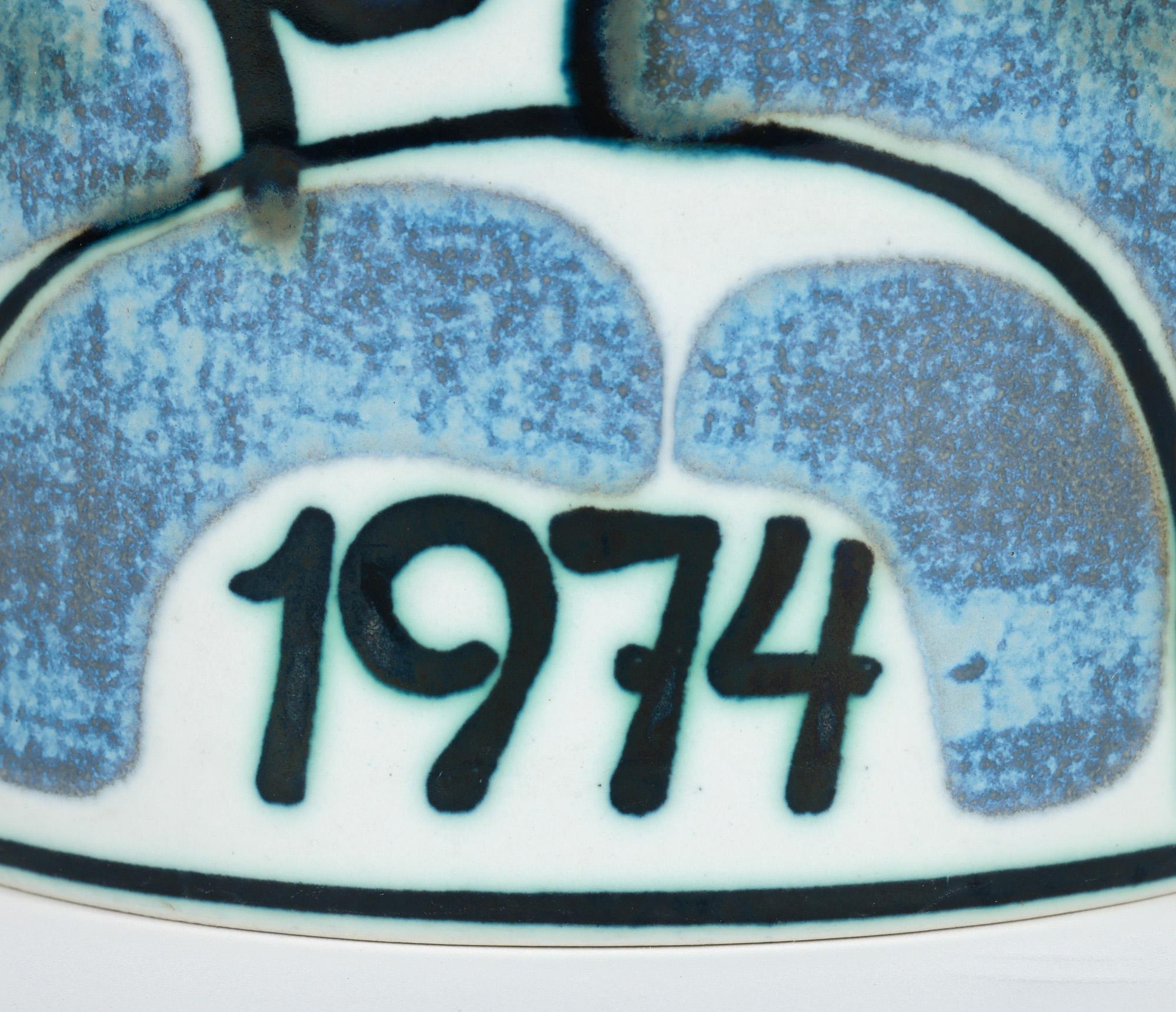 Royal Copenhagen Taza de loza con diseño de Ellen Malmer Año 1974 Moderno de mediados de siglo en venta