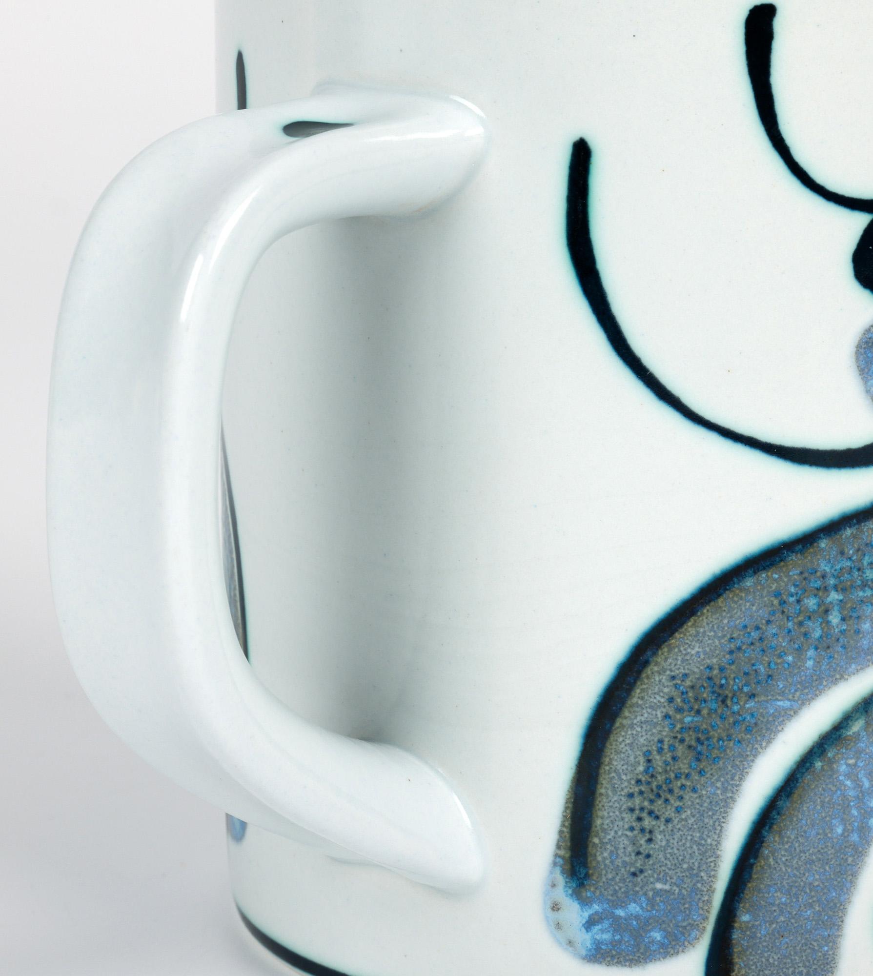 Royal Copenhagen Taza de loza con diseño de Ellen Malmer Año 1974 Danés en venta