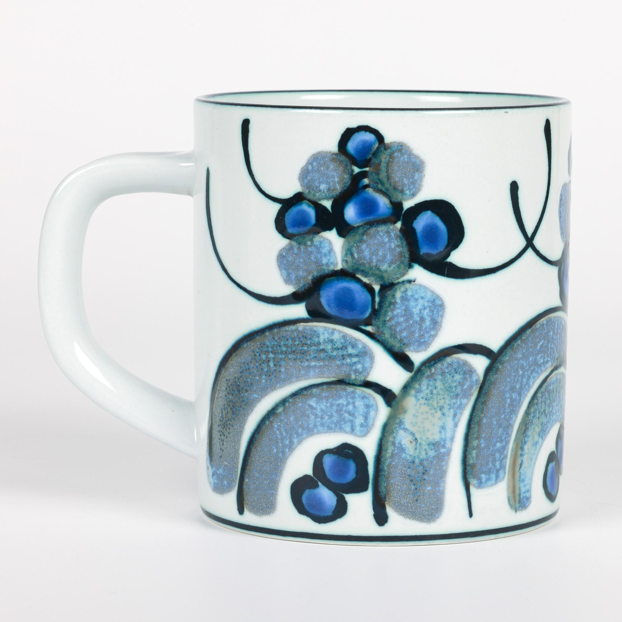 Royal Copenhagen Taza de loza con diseño de Ellen Malmer Año 1974 Porcelana en venta