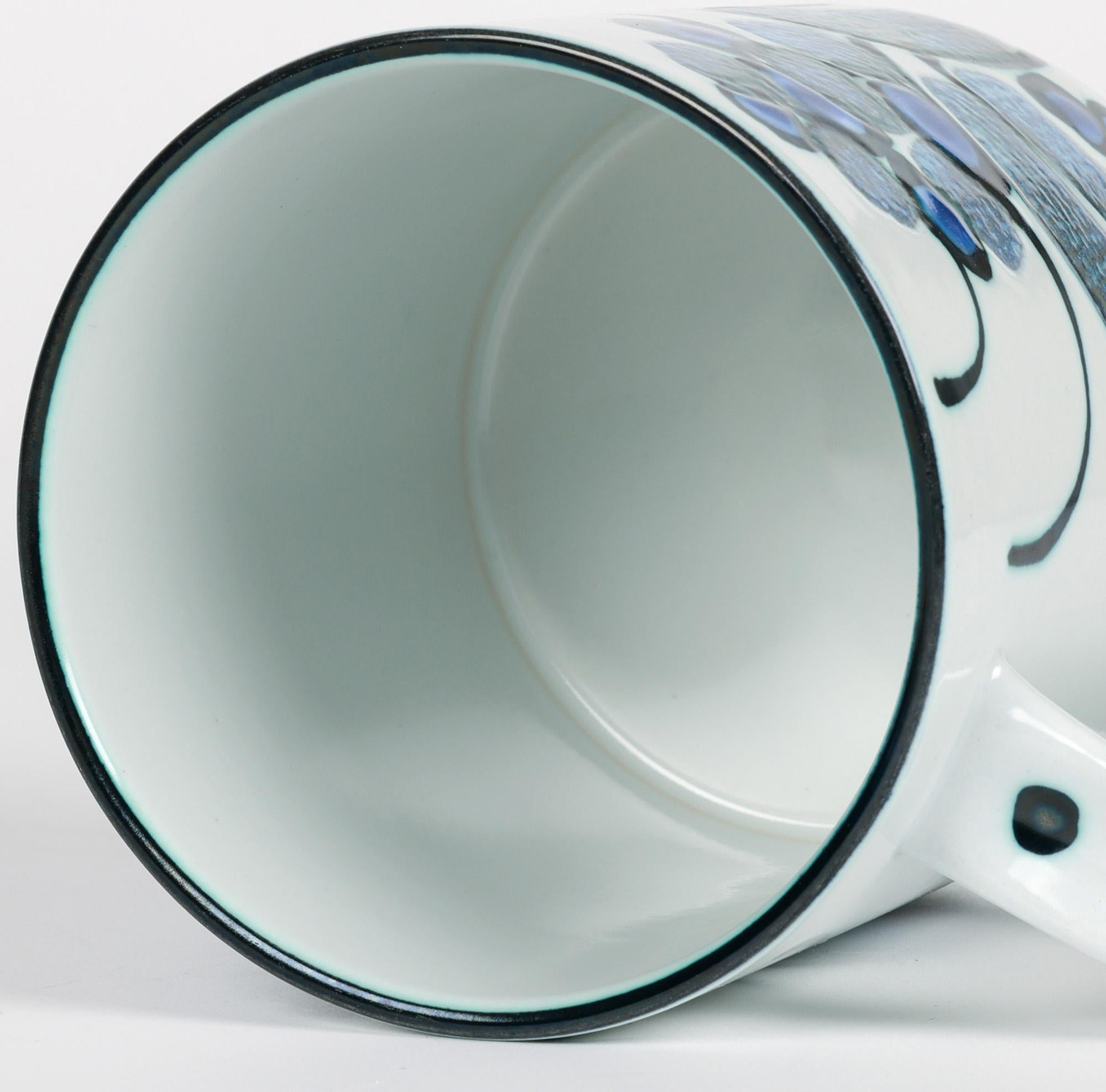 Royal Copenhagen Taza de loza con diseño de Ellen Malmer Año 1974 en venta 1