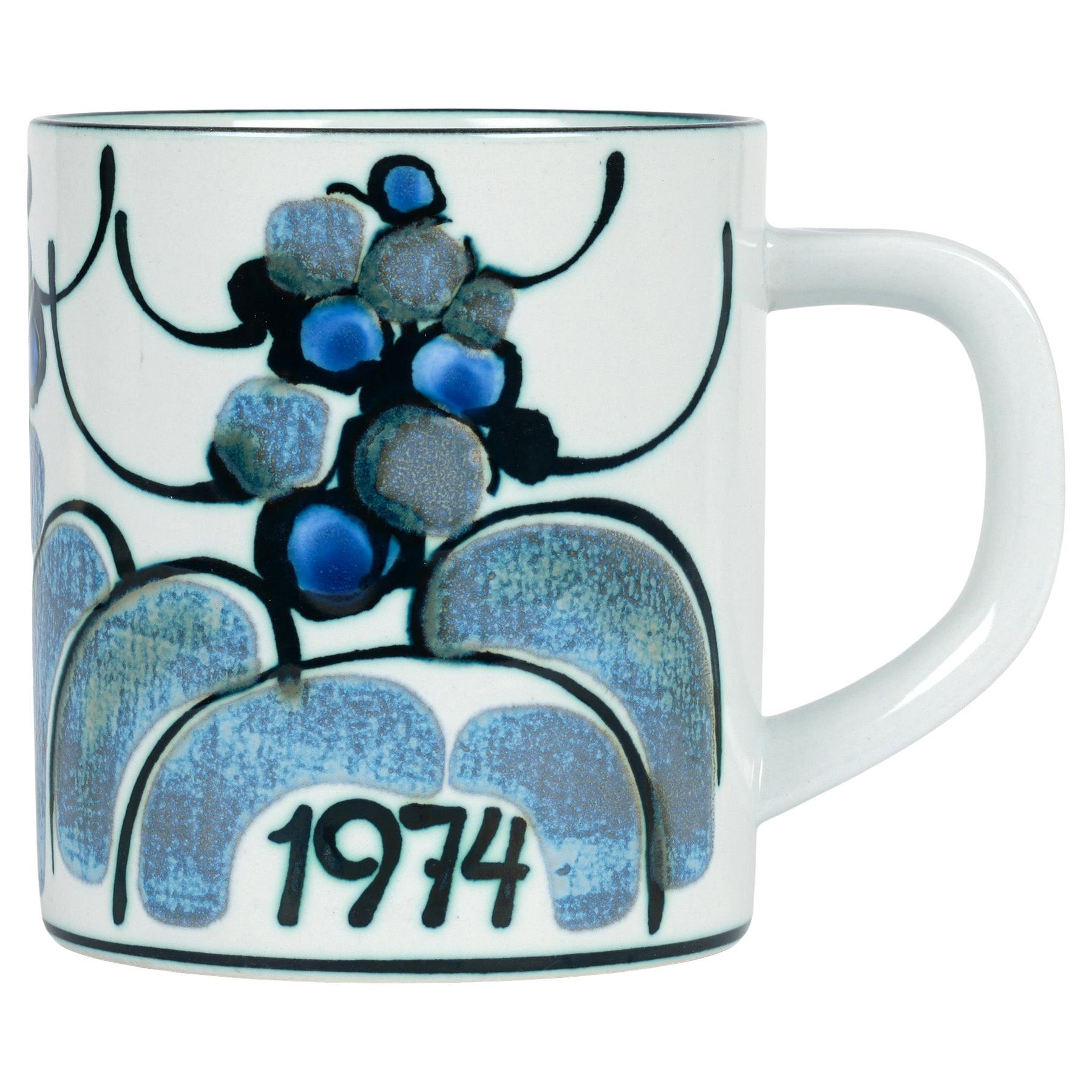 Royal Copenhagen Taza de loza con diseño de Ellen Malmer Año 1974 en venta