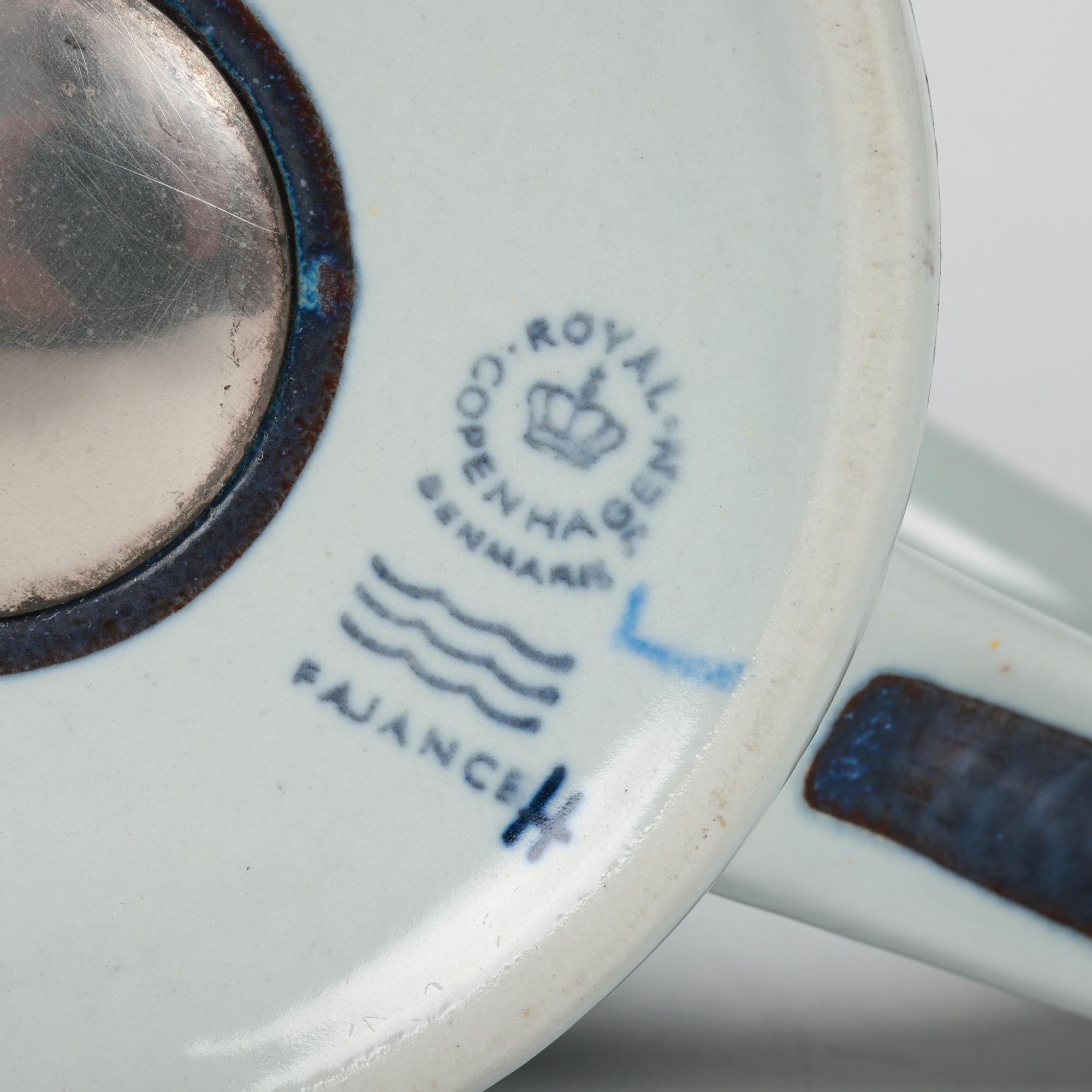 Taza de loza Royal Copenhagen Diseño Gert Hiort Petersen Año 1973 en venta 7