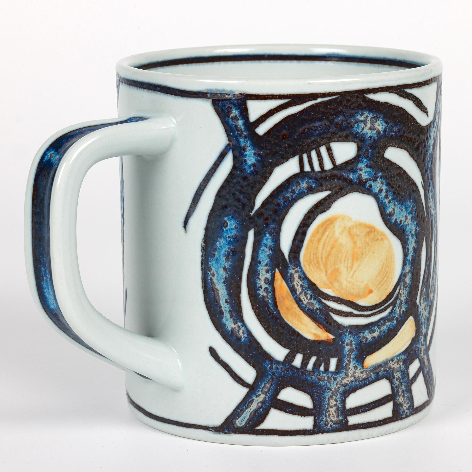Taza de loza Royal Copenhagen Diseño Gert Hiort Petersen Año 1973 en venta 8