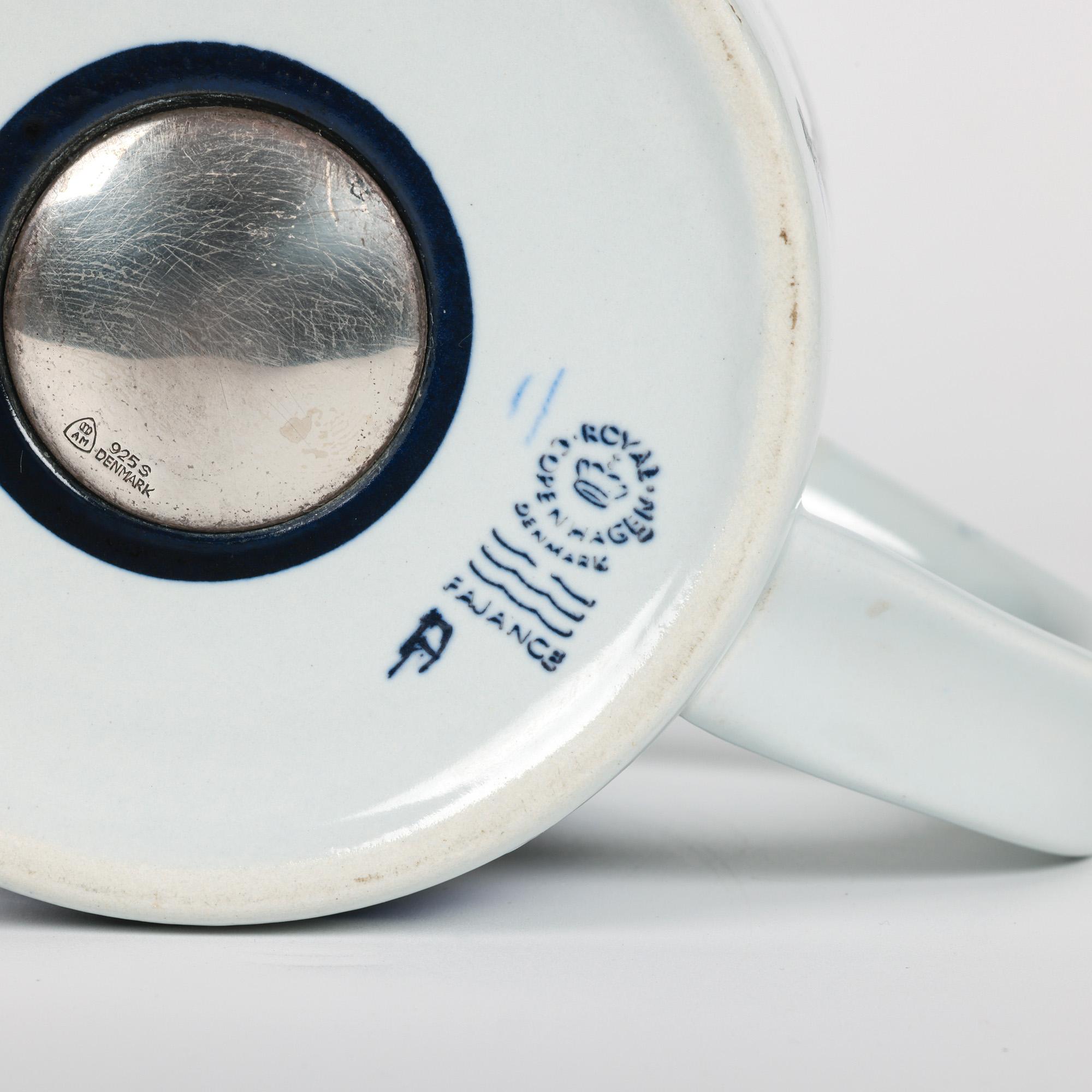 Royal Copenhagen Taza de loza con diseño de Inge-Lise Koefoed Año 1977 en venta 7
