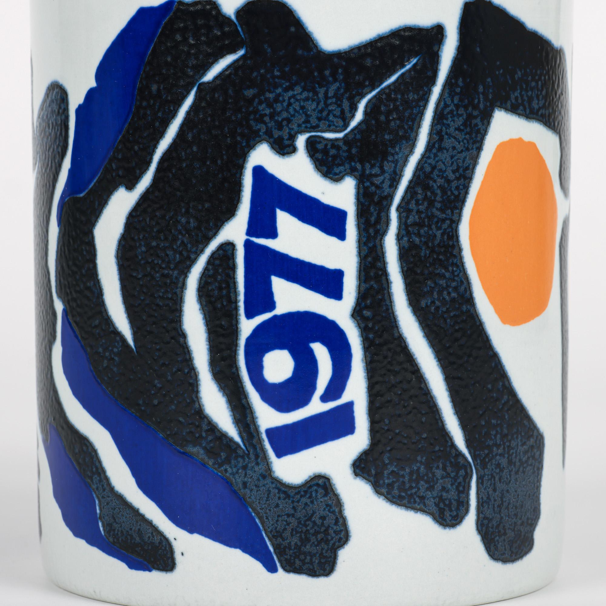 Royal Copenhagen Taza de loza con diseño de Inge-Lise Koefoed Año 1977 Moderno de mediados de siglo en venta