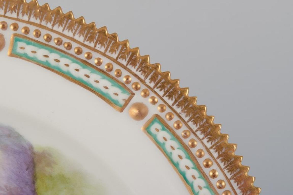 Dipinto a mano Royal Copenhagen Fauna Danica, piatto da portata con il motivo di una volpe. in vendita