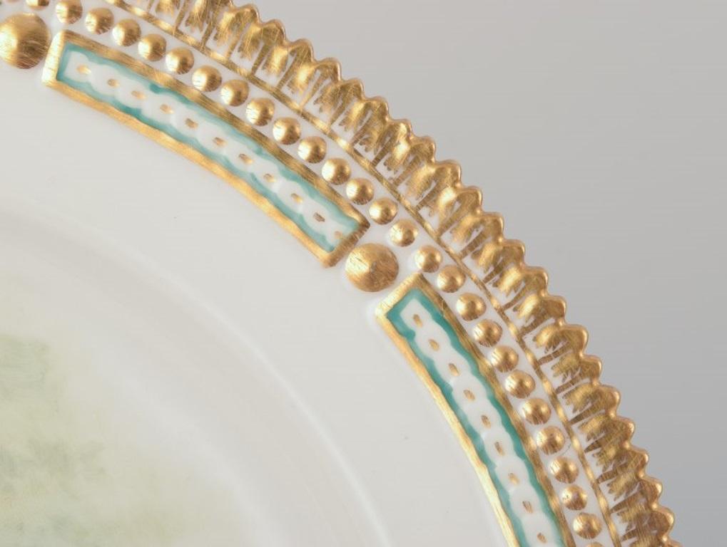 Début du 20ème siècle Royal Copenhagen Fauna Danica, assiette à dîner avec un motif de cerf-volant en vente