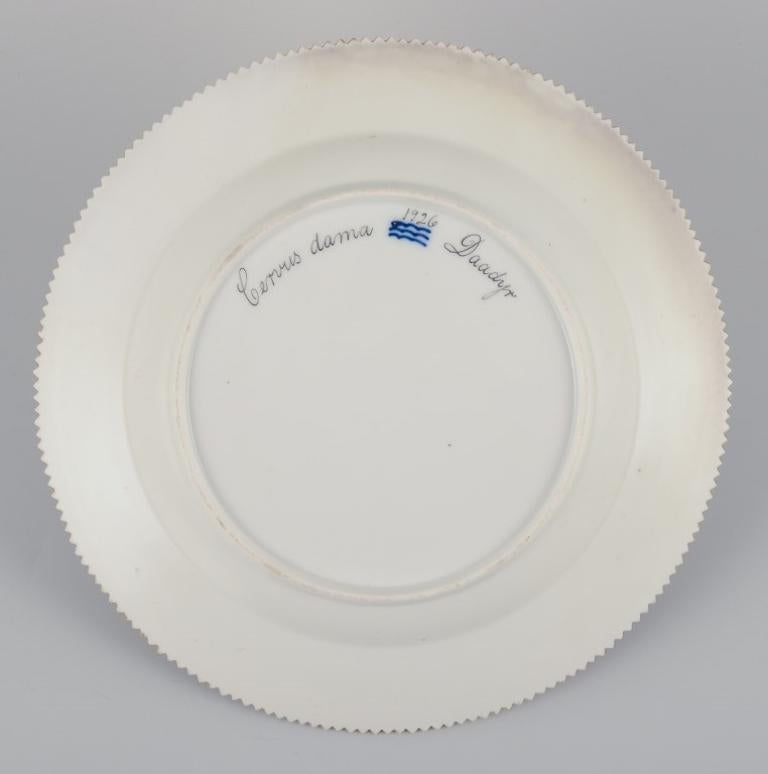 Porcelaine Royal Copenhagen Fauna Danica, assiette à dîner avec un motif de cerf-volant en vente