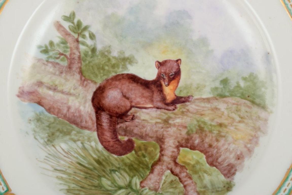 Royal Copenhagen Fauna Danica dinner plate with a motif of a pine marten in a landscape.
Hand-painted by Einar J. Hoff.
1926-1954.
Third factory quality.
Perfect condition.
Dimensions: D 25.0 cm x H 3.3 cm.