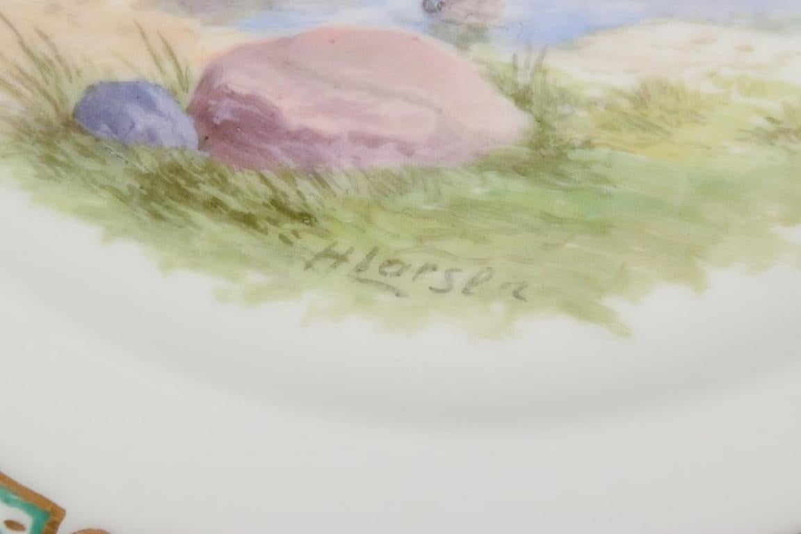 Peint à la main Assiette de table Royal Copenhagen Fauna Danica avec un motif de sceau. en vente