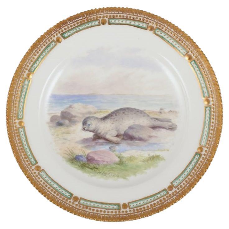 Assiette de table Royal Copenhagen Fauna Danica avec un motif de sceau.