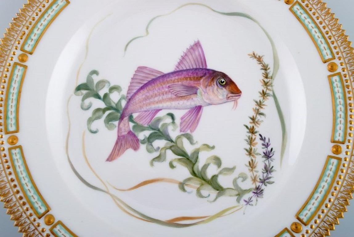 Royal Copenhagen Fauna Danica fish plate in hand-painted porcelain with fish and gold decoration. 
Model number 19/3549.
Diameter: 25.5 cm.
In excellent condition.
Stamped.
1st factory quality.
