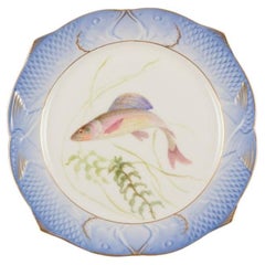 Plato de porcelana Royal Copenhagen Fauna Danica con motivo de pez. Aprox. 1930