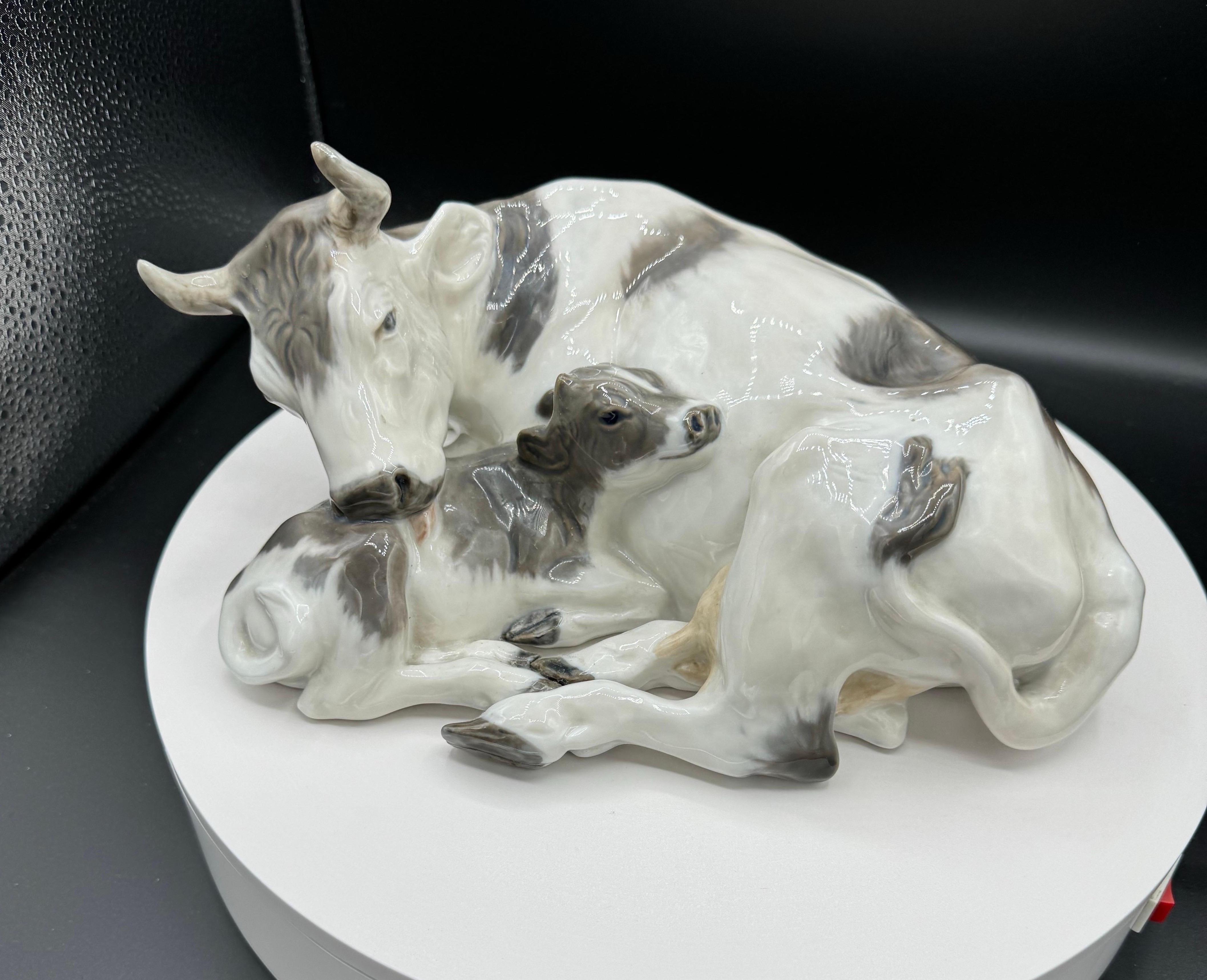 Figura di Royal Copenhagen, Mucca con vitello in vendita 6
