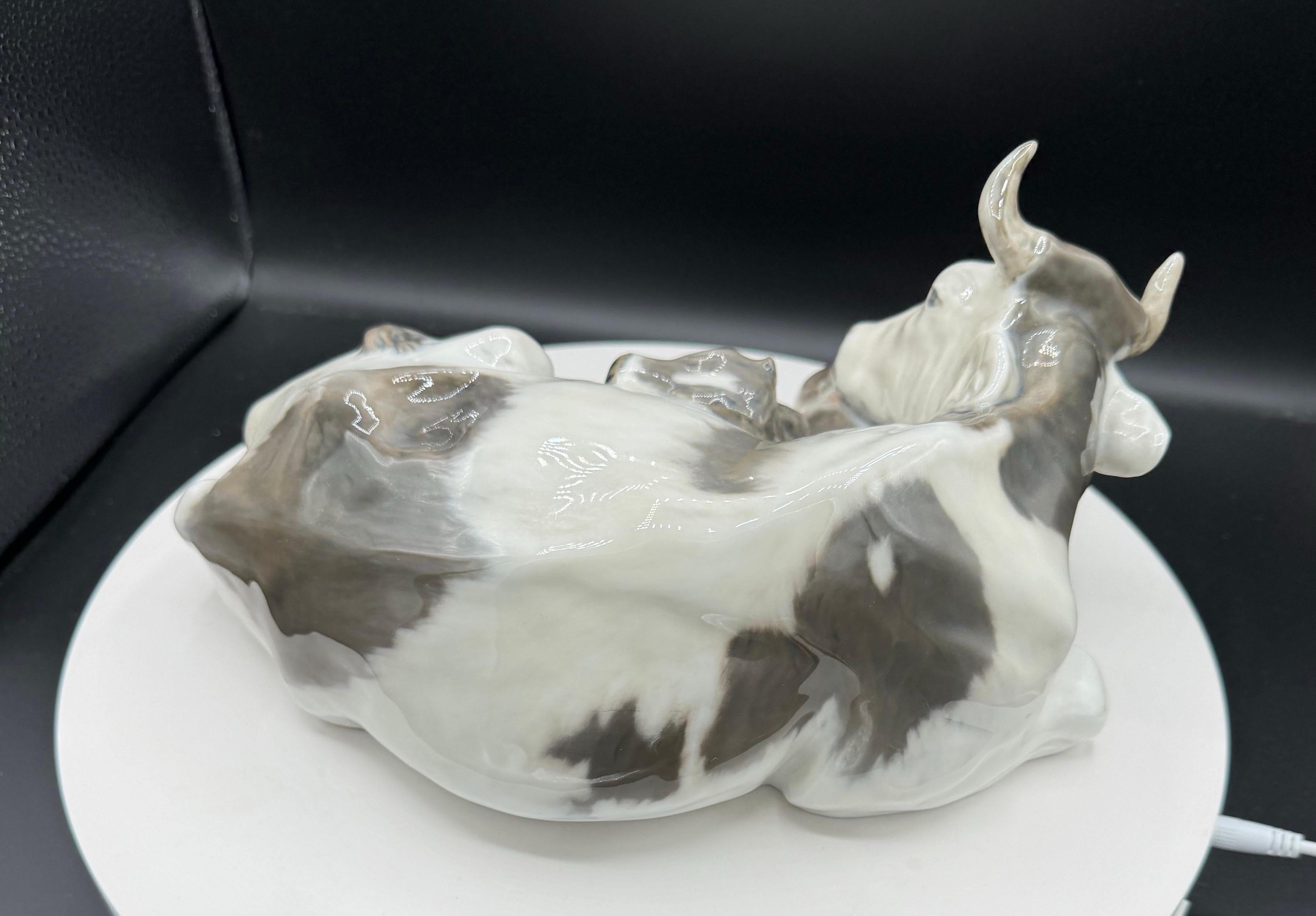Figura di Royal Copenhagen, Mucca con vitello in vendita 7