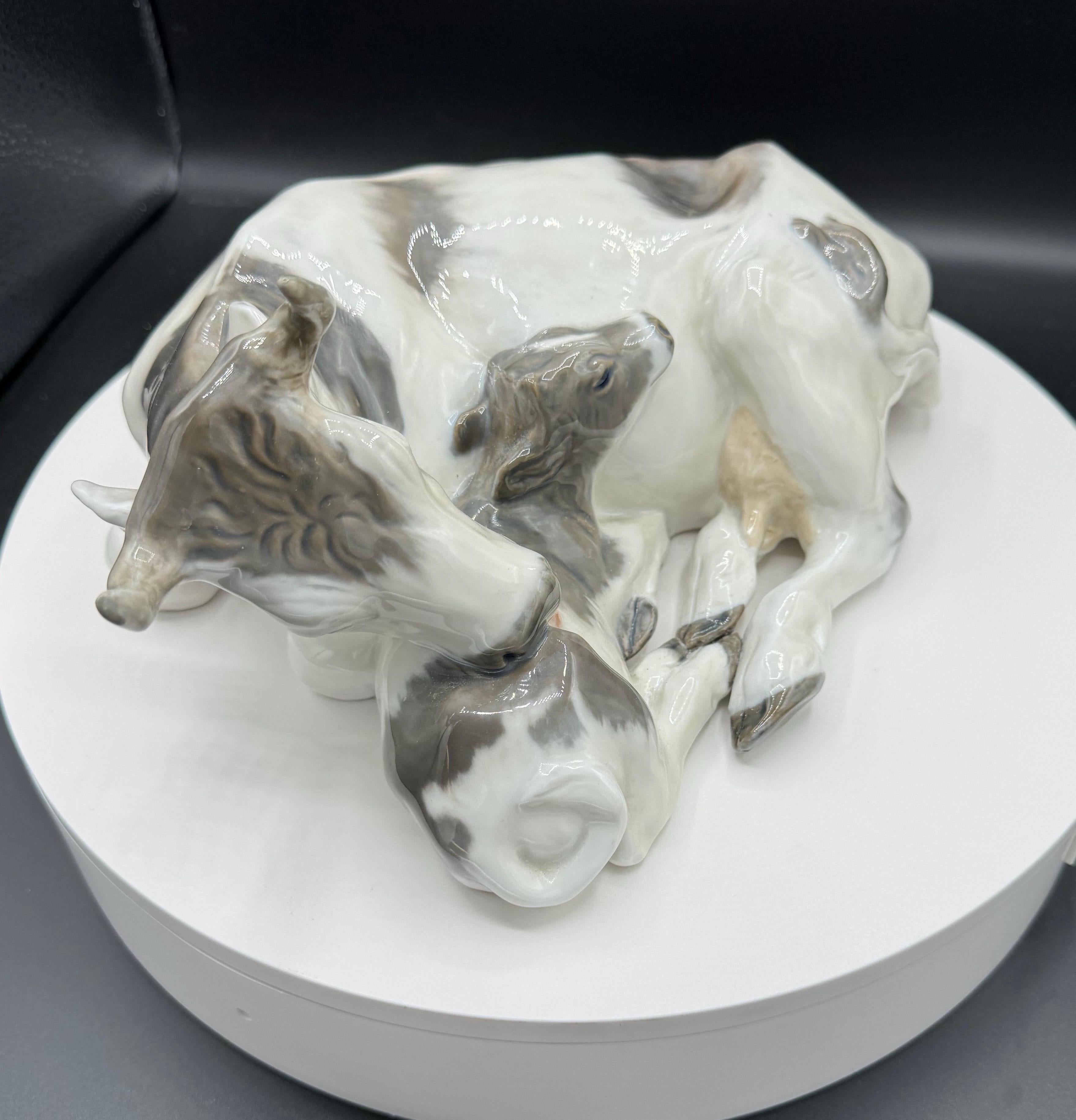 Figura Royal Copenhagen, Vaca con ternero en venta 8