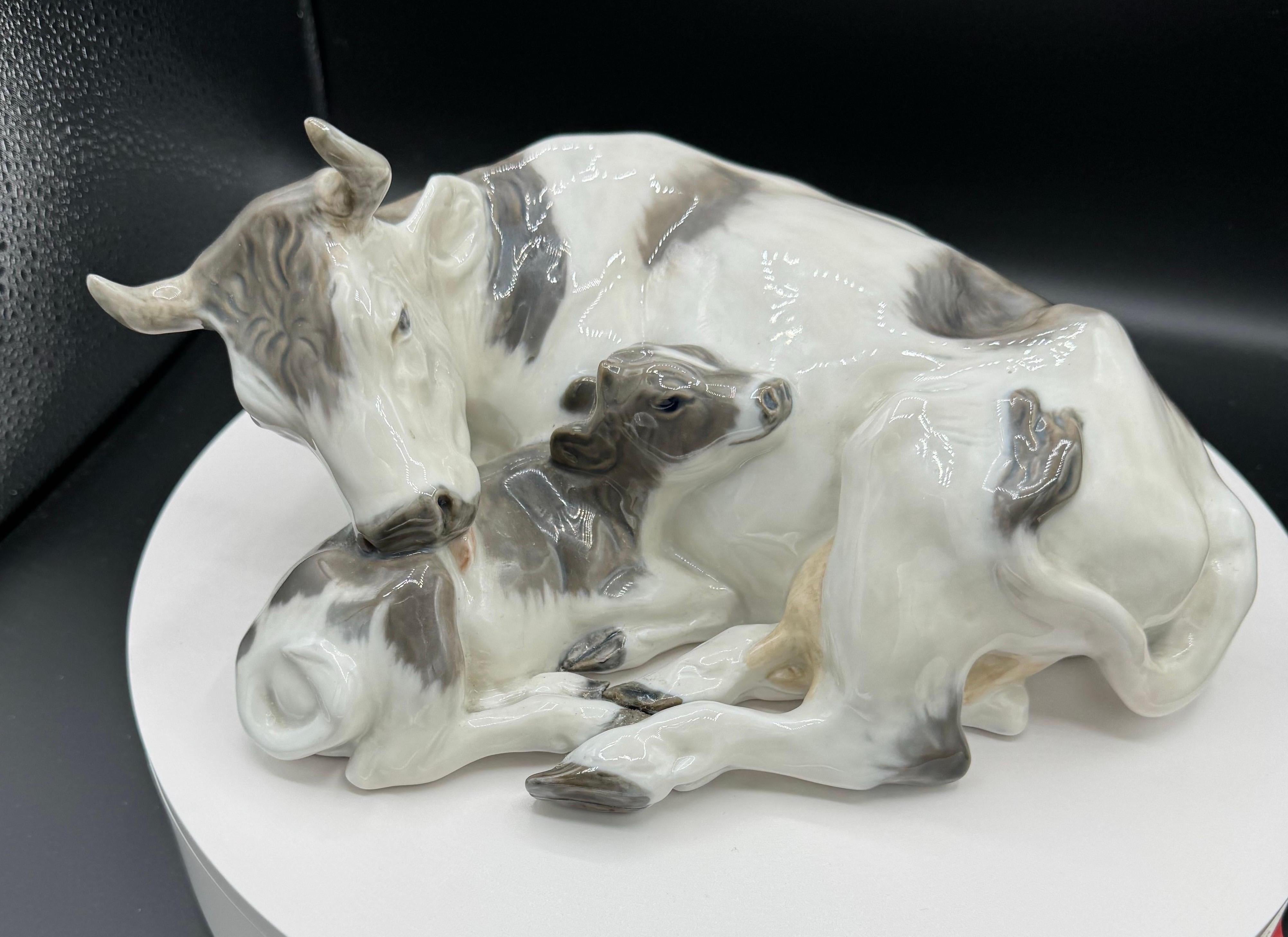 Figurine Royal Copenhagen, Vache avec veau en vente 10