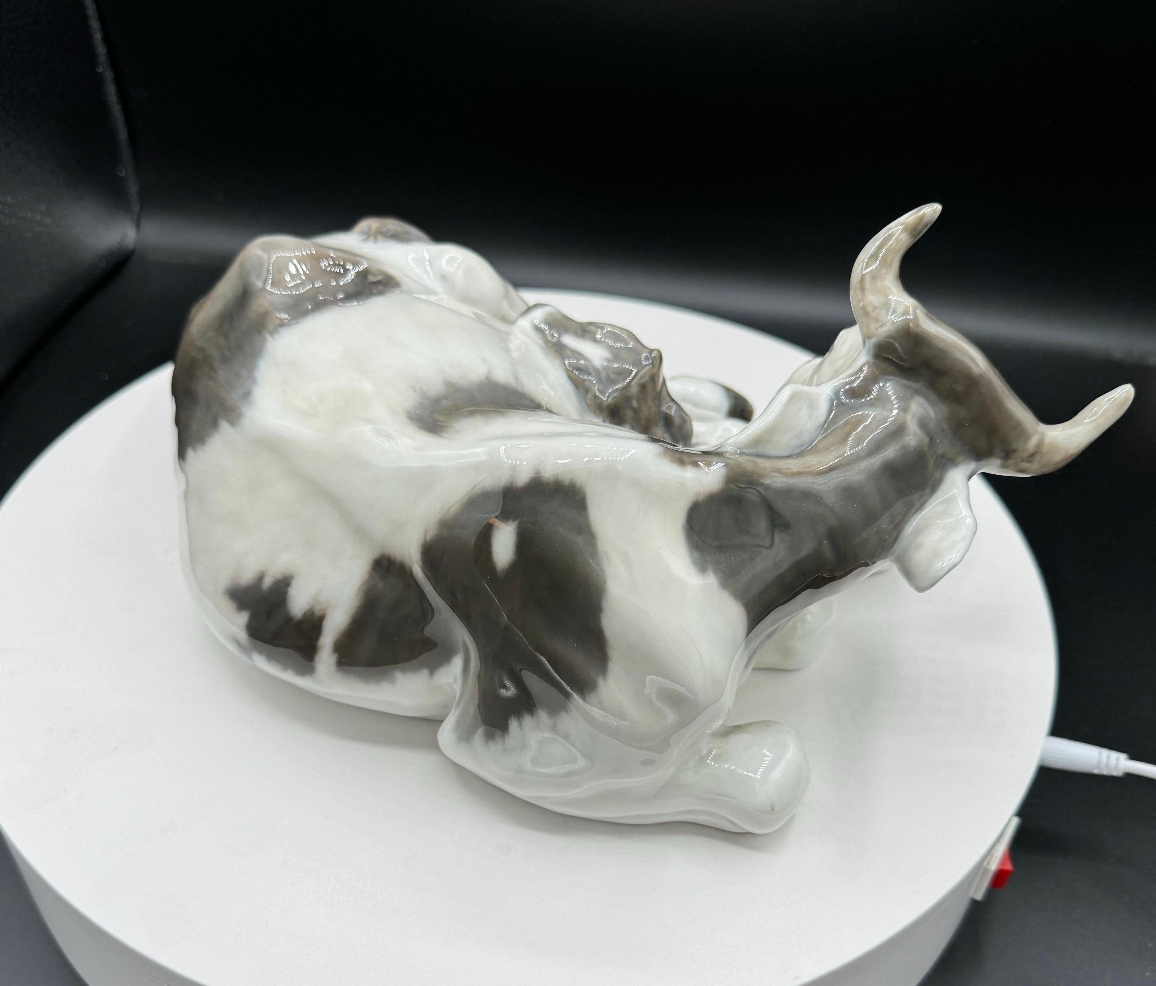 Mid-Century Modern Figurine Royal Copenhagen, Vache avec veau en vente