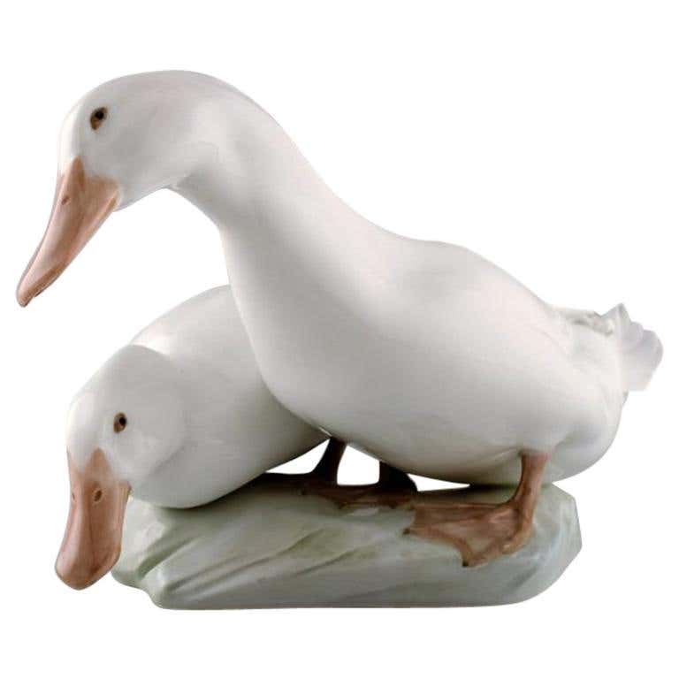 Royal Copenhagen Figur eines Hühners 266 im Angebot bei Royal Copenhagen Figur eines Hühners 266 im Angebot bei