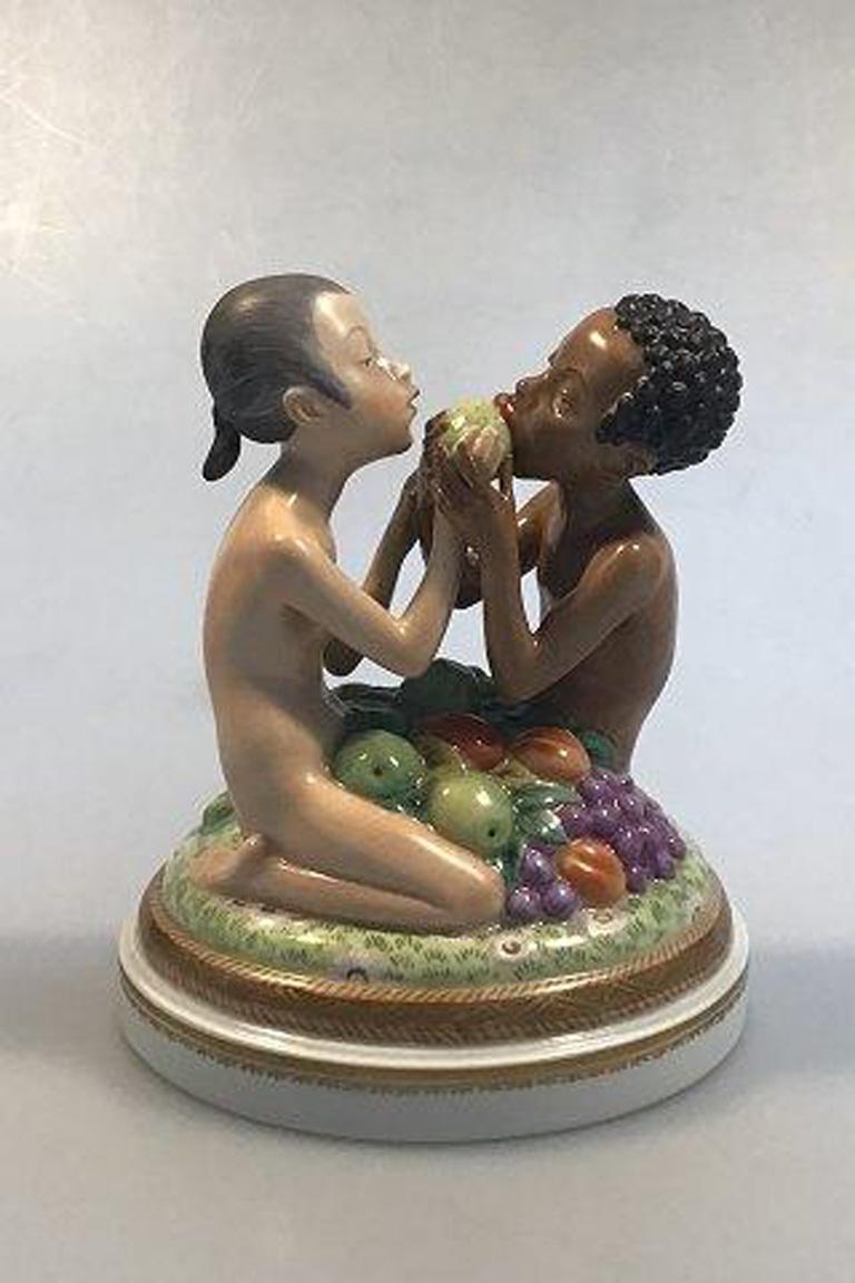 Royal Copenhagen: statuetta Adamo ed Eva con smalto no 1997. 

Misura 14 cm (5,51 pollici).