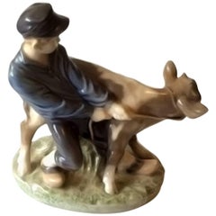 Figurita Royal Copenhagen Niño con ternero #772