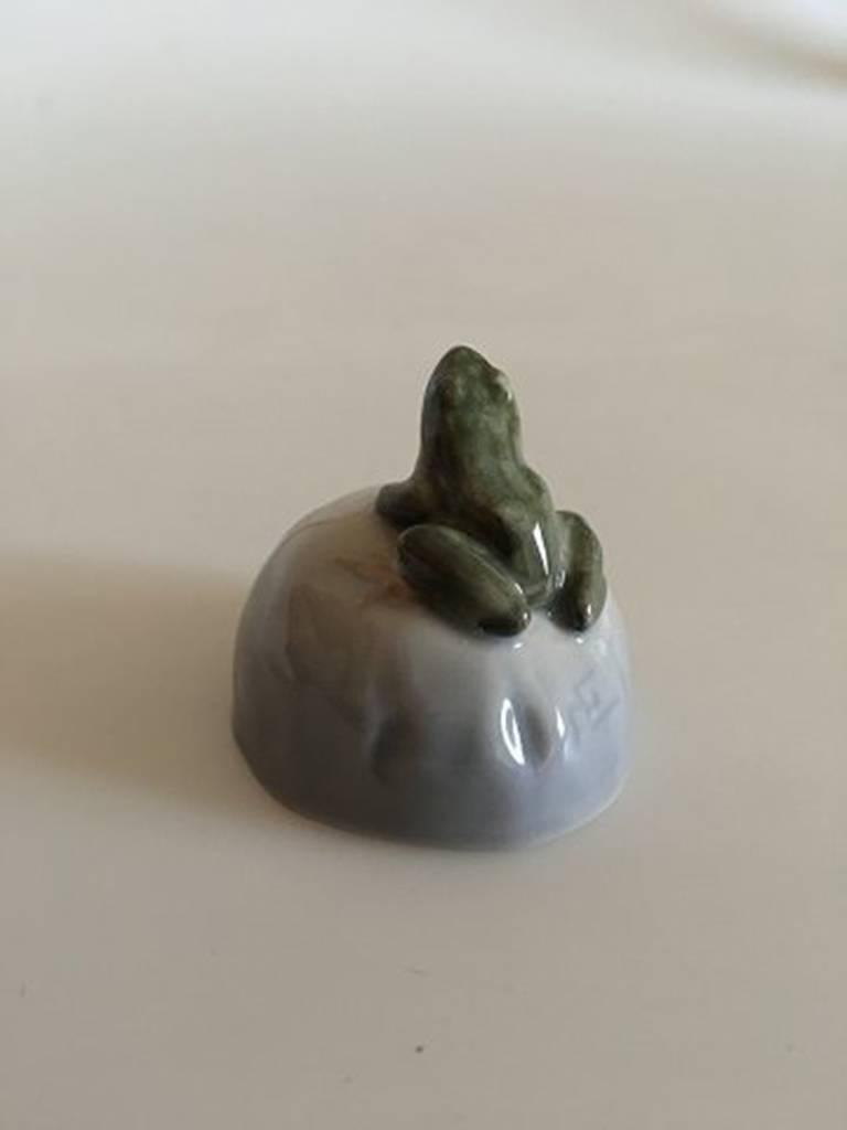Royal Copenhagen figurine frog on rock #507. Measures 4cm, good condition and is designed by Erik Nielsen.